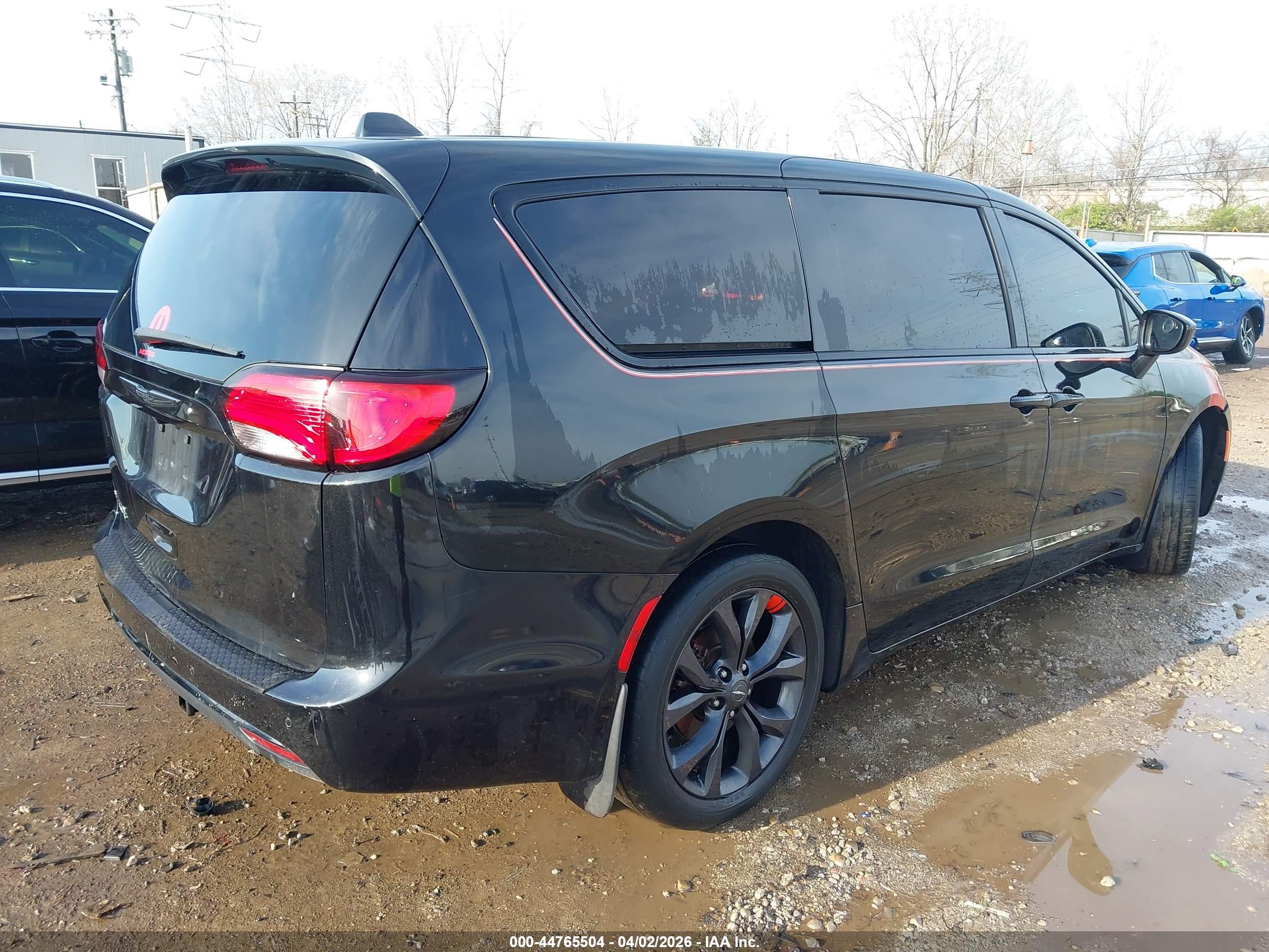 CHRYSLER PACIFICA image 4