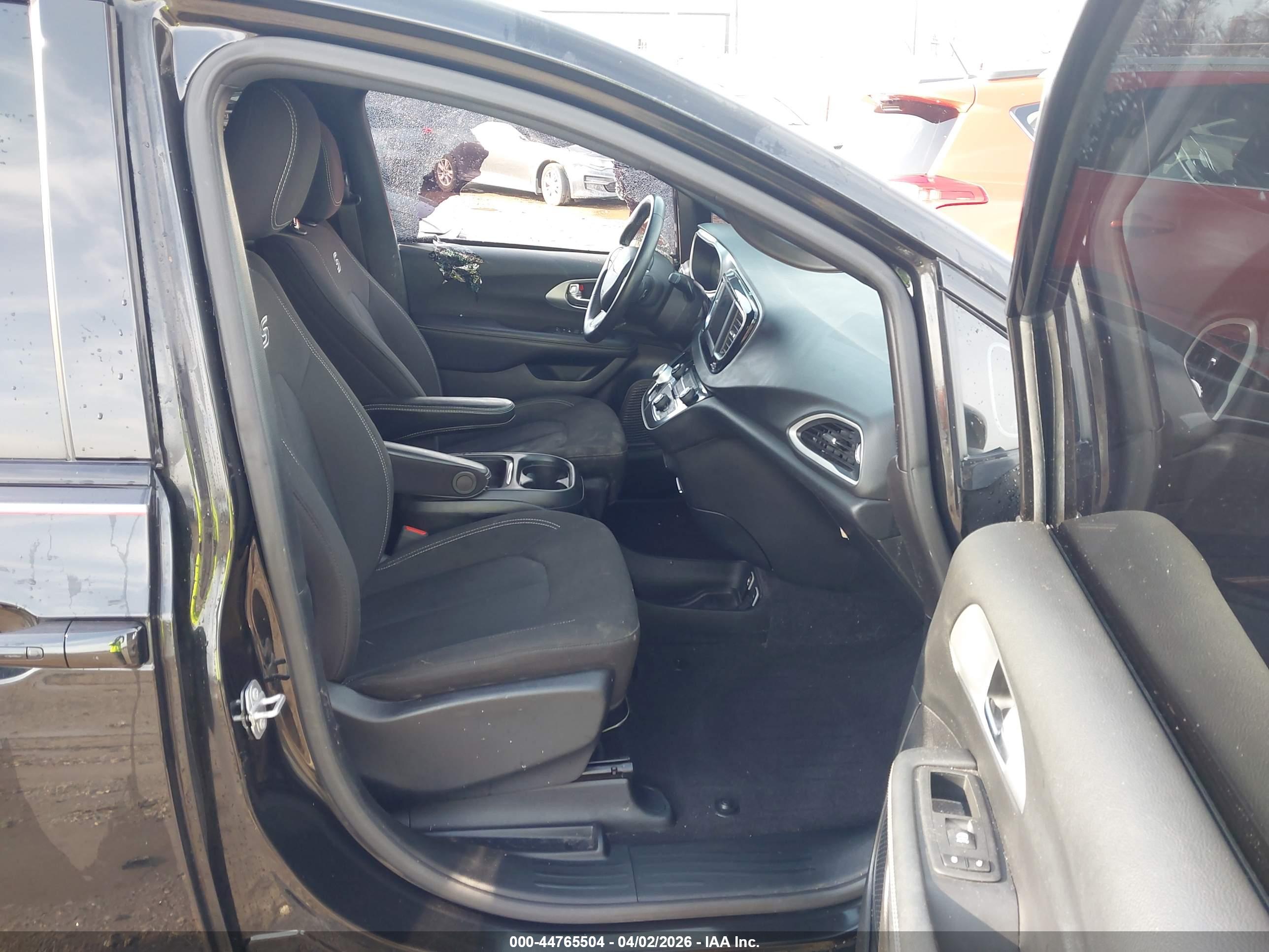 CHRYSLER PACIFICA image 5