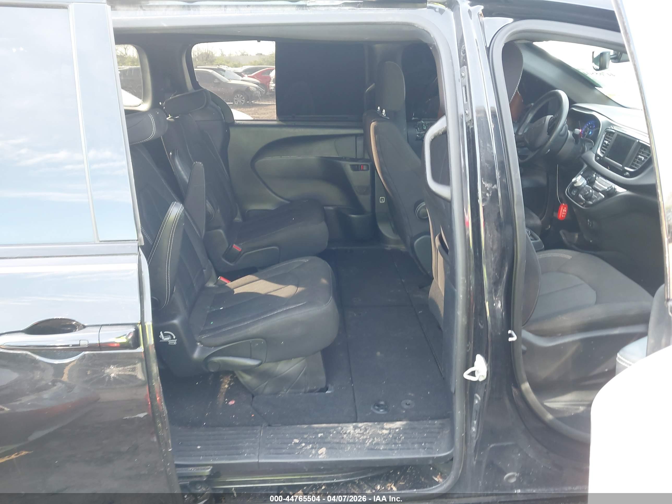 CHRYSLER PACIFICA image 8