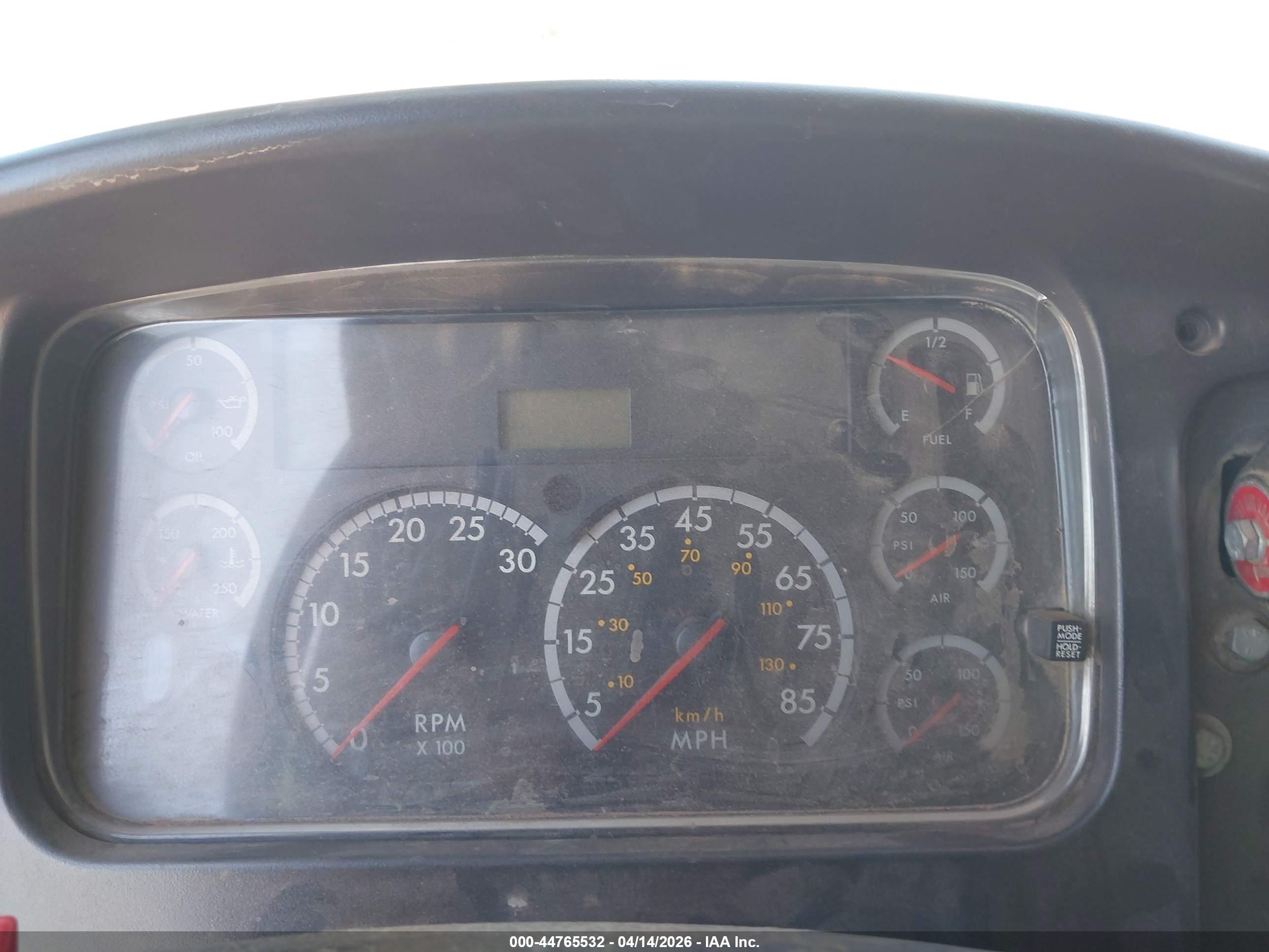 FREIGHTLINER M2 image 6