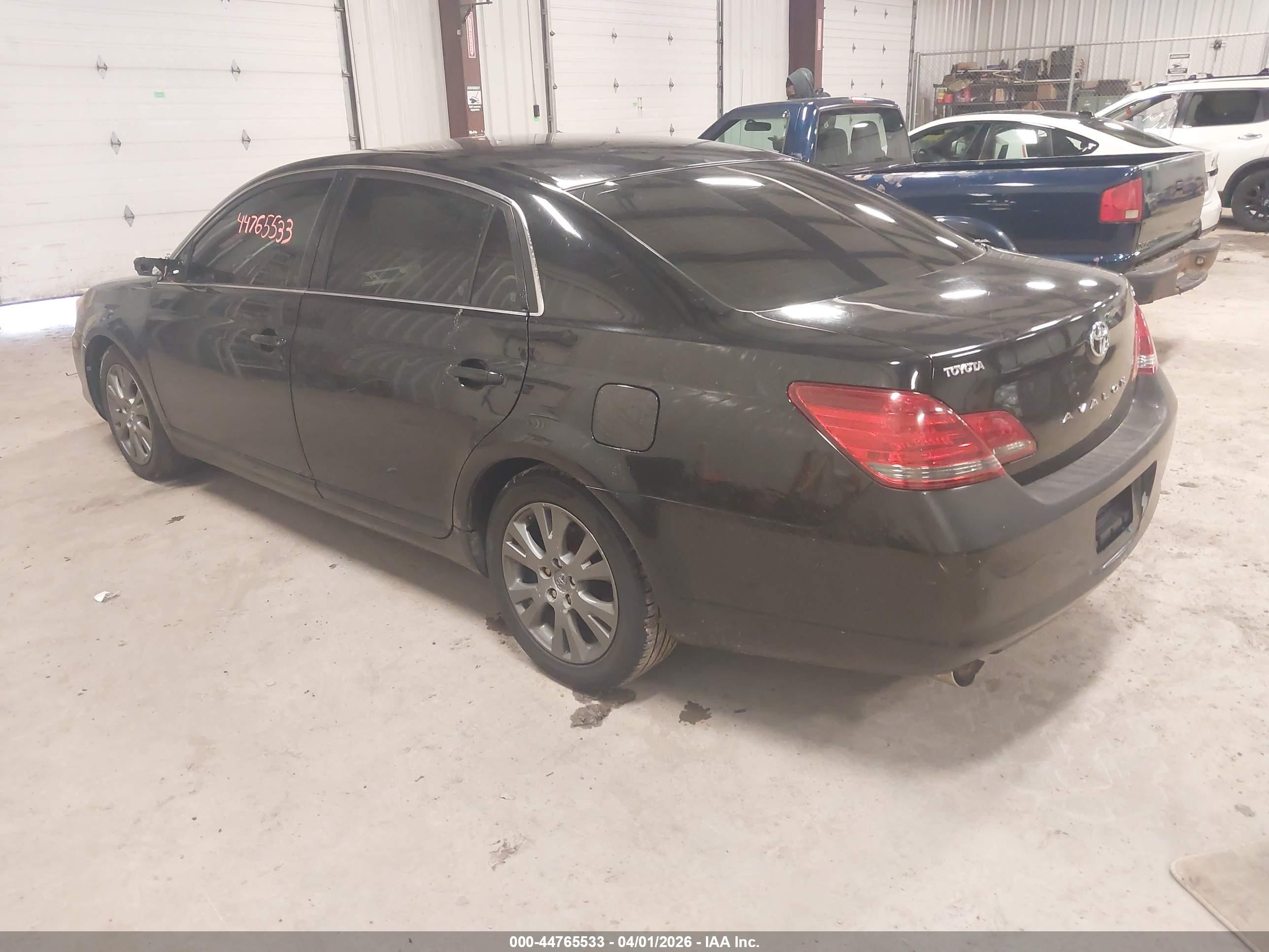 TOYOTA AVALON image 3