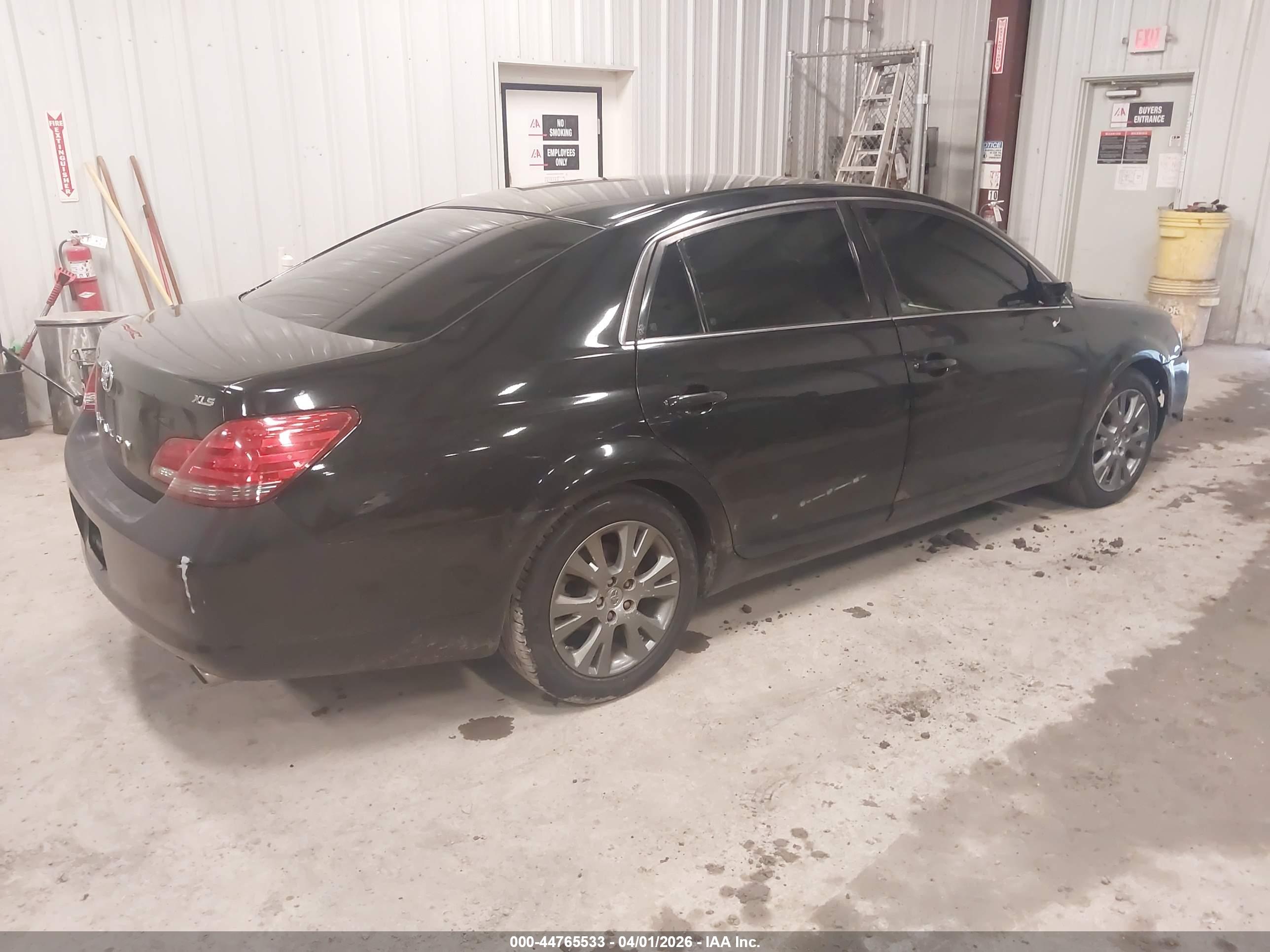 TOYOTA AVALON image 4
