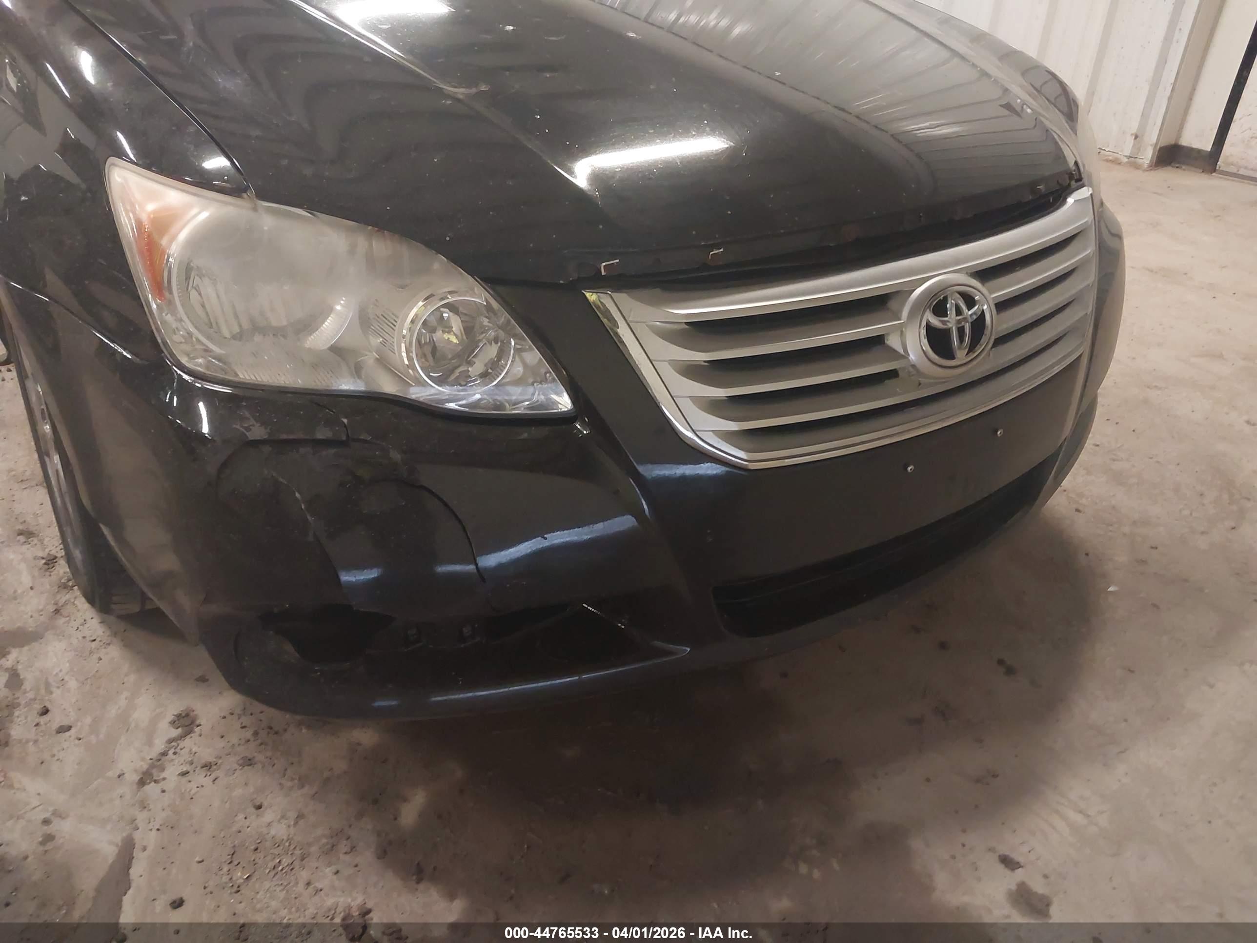 TOYOTA AVALON image 6
