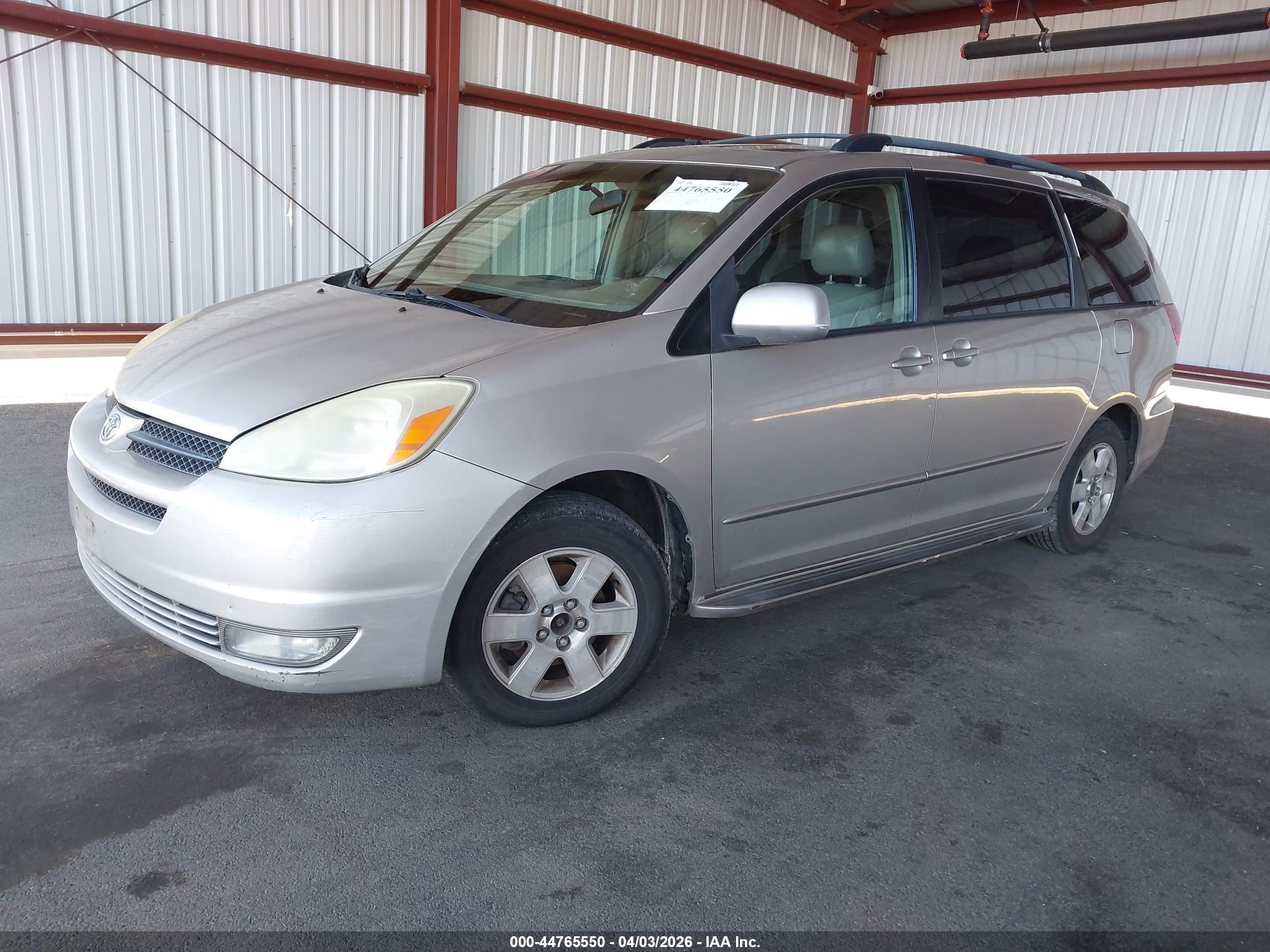 TOYOTA SIENNA image 2
