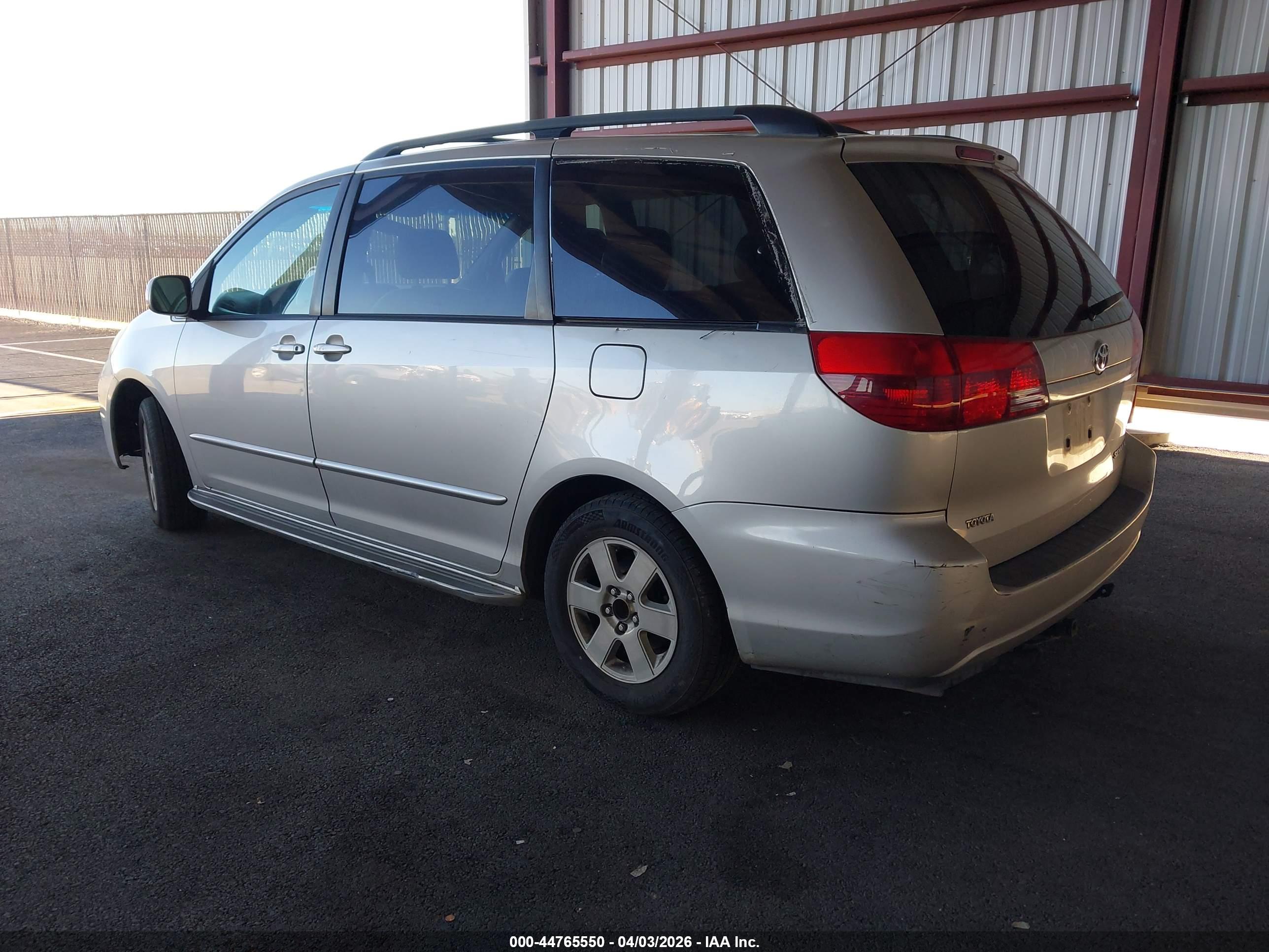 TOYOTA SIENNA image 3