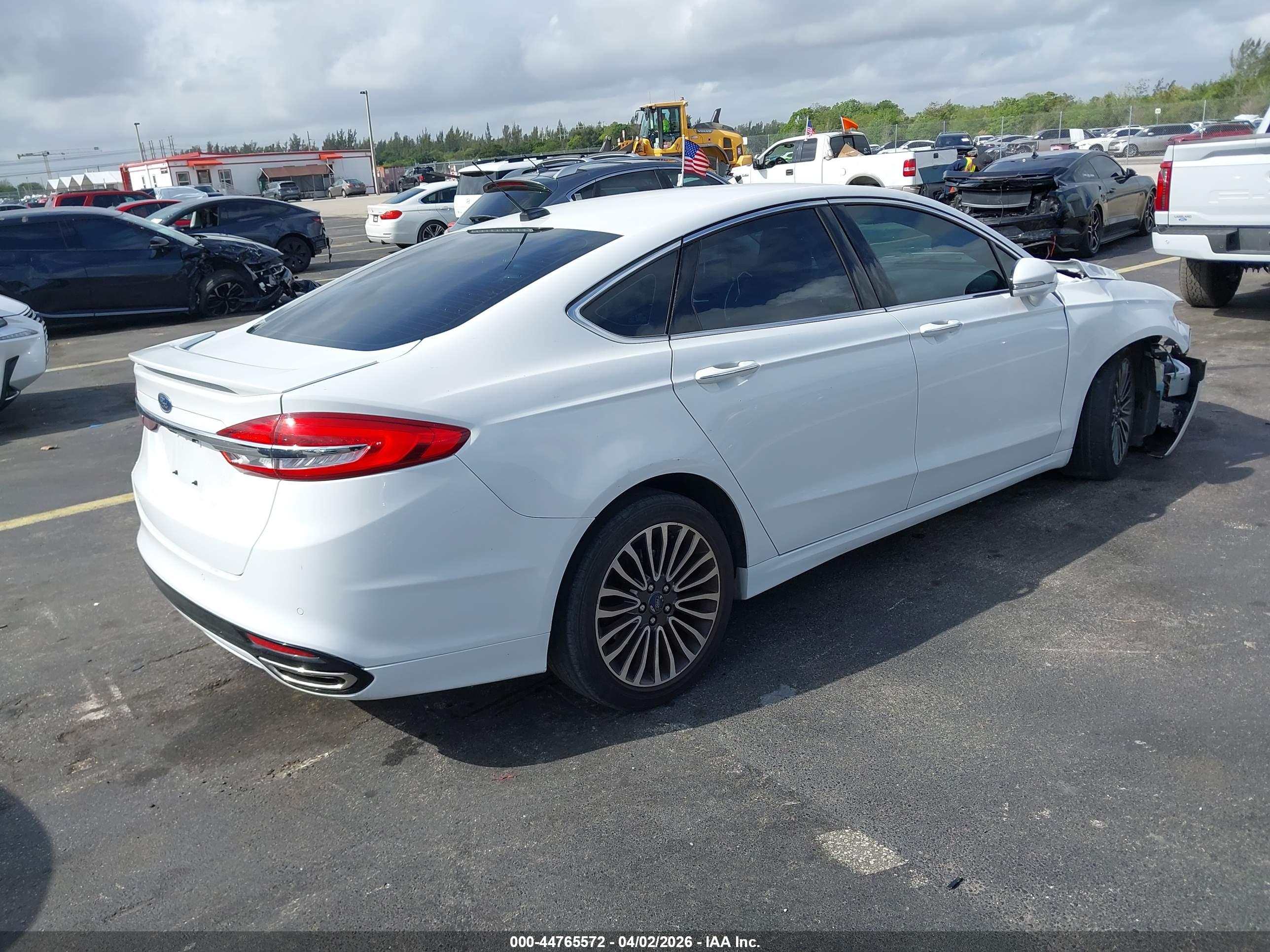 FORD FUSION image 4