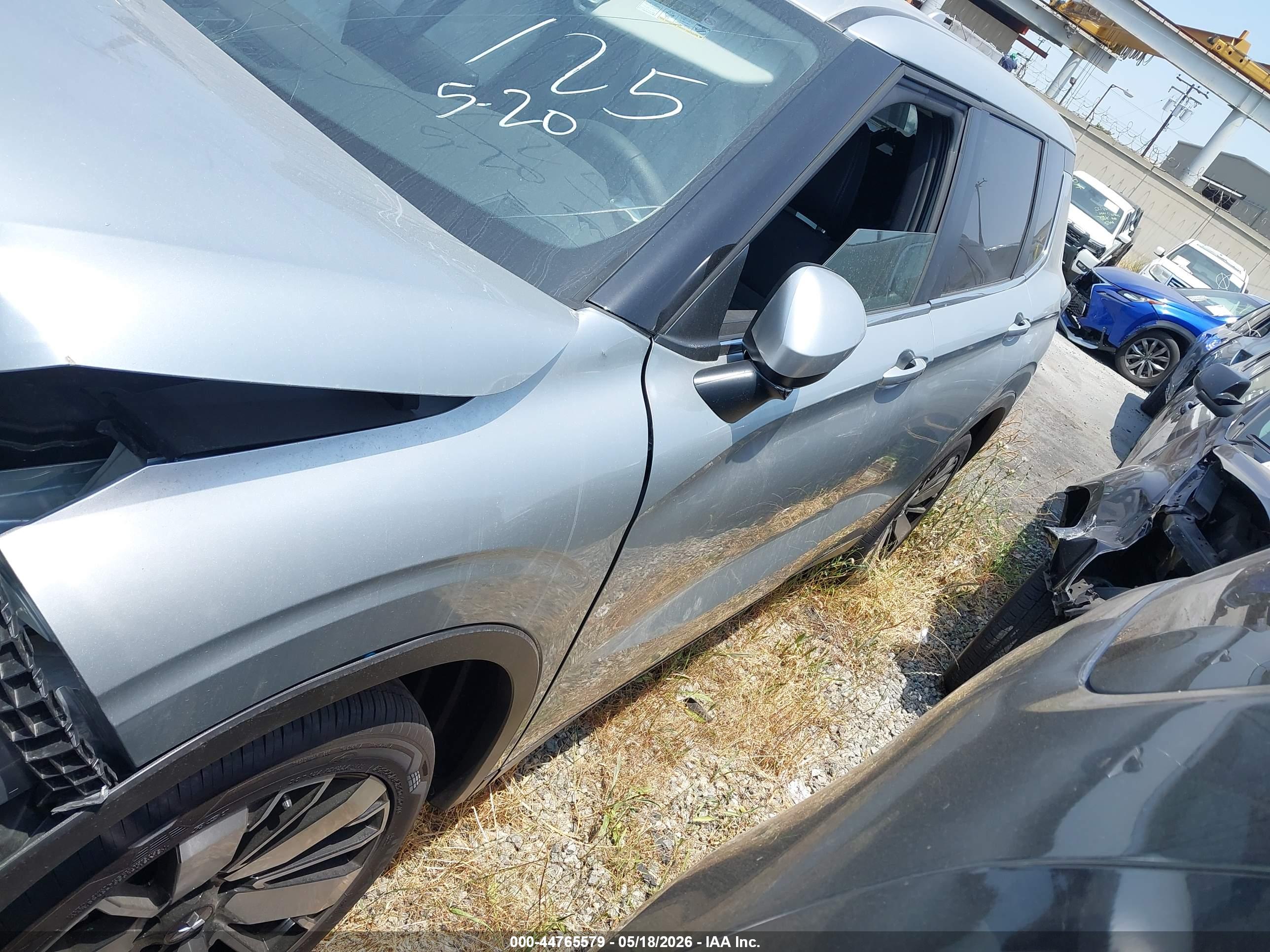 MITSUBISHI OUTLANDER image 2