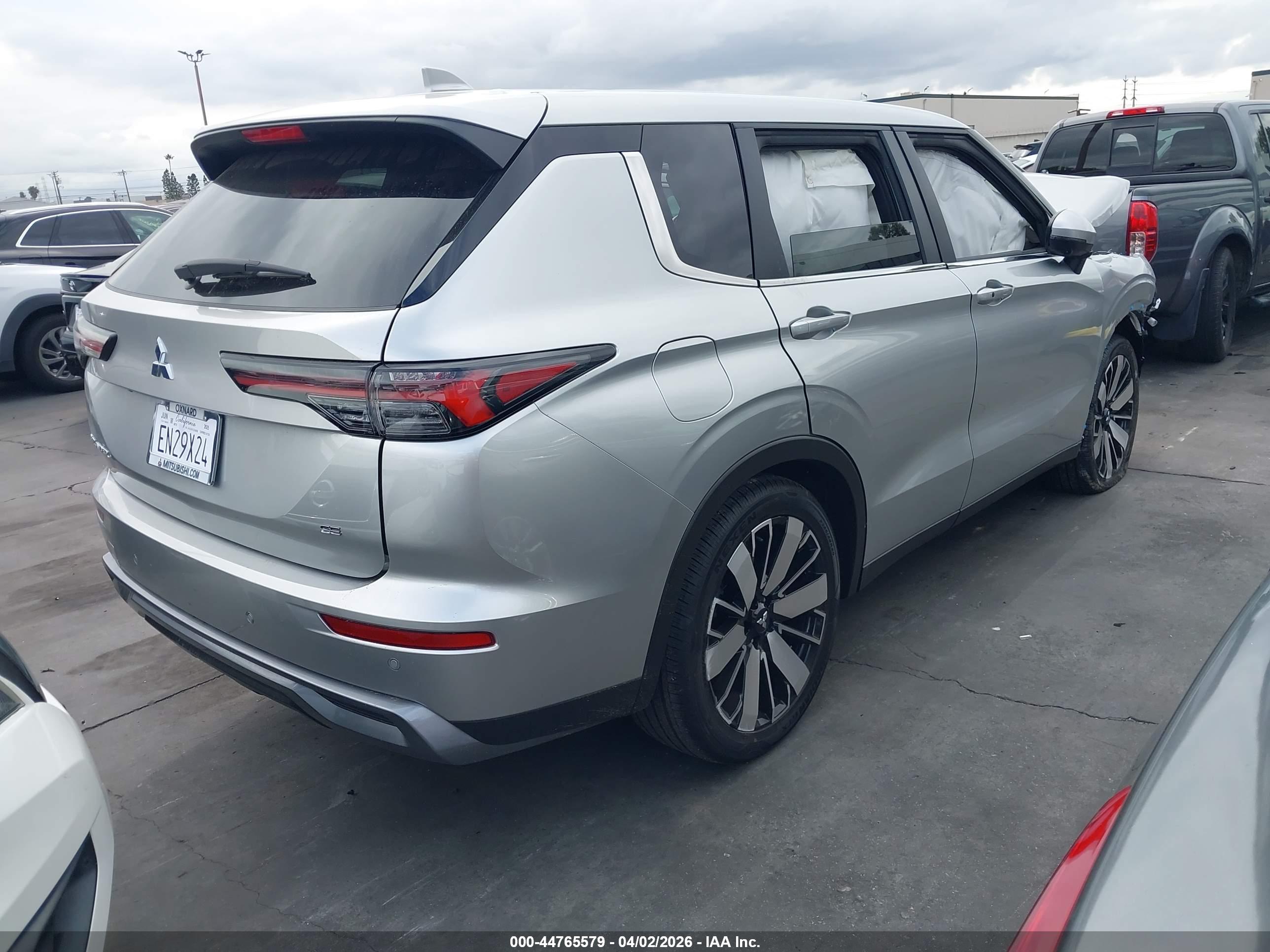 MITSUBISHI OUTLANDER image 4