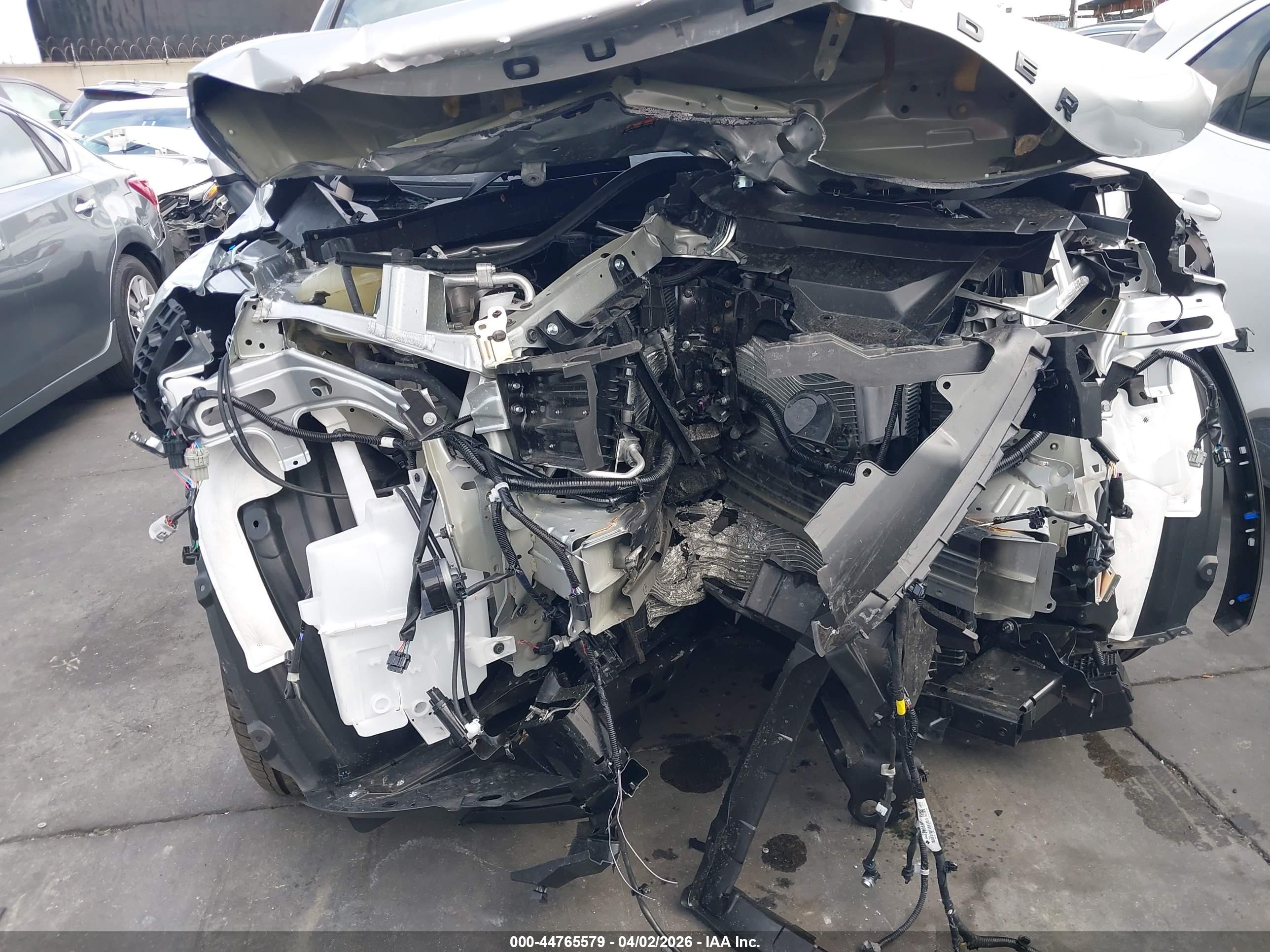 MITSUBISHI OUTLANDER image 6