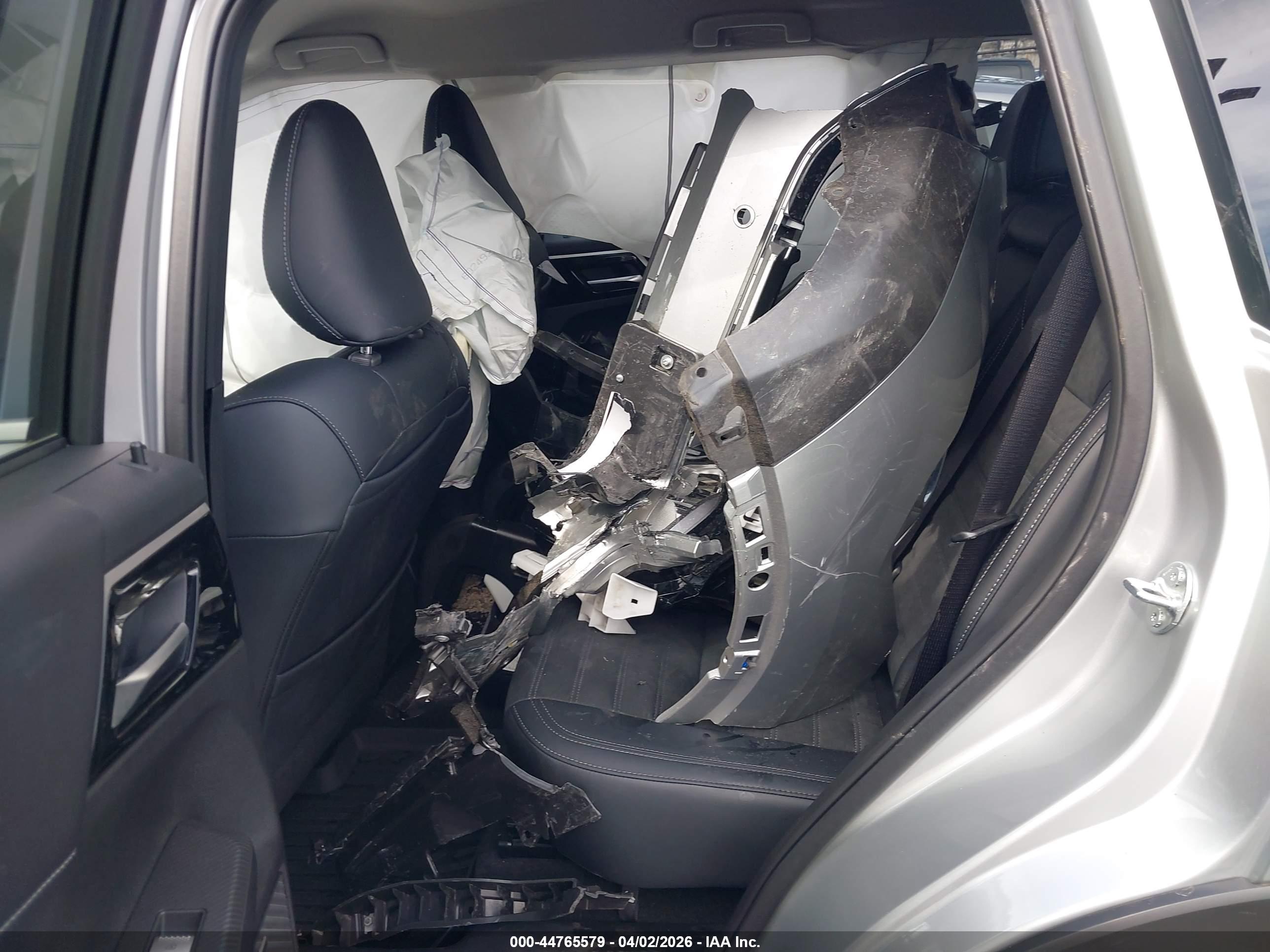 MITSUBISHI OUTLANDER image 8