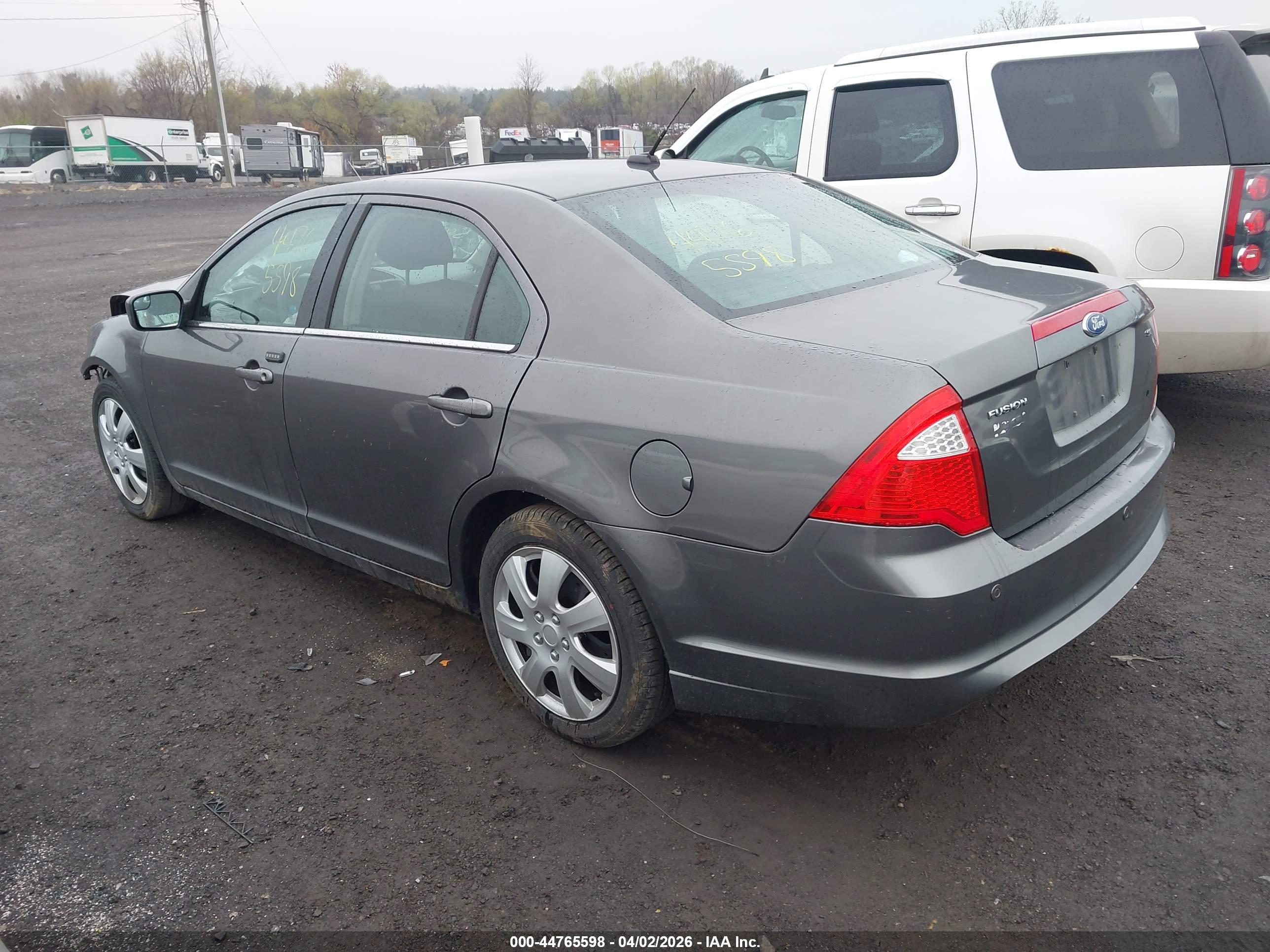 FORD FUSION image 3