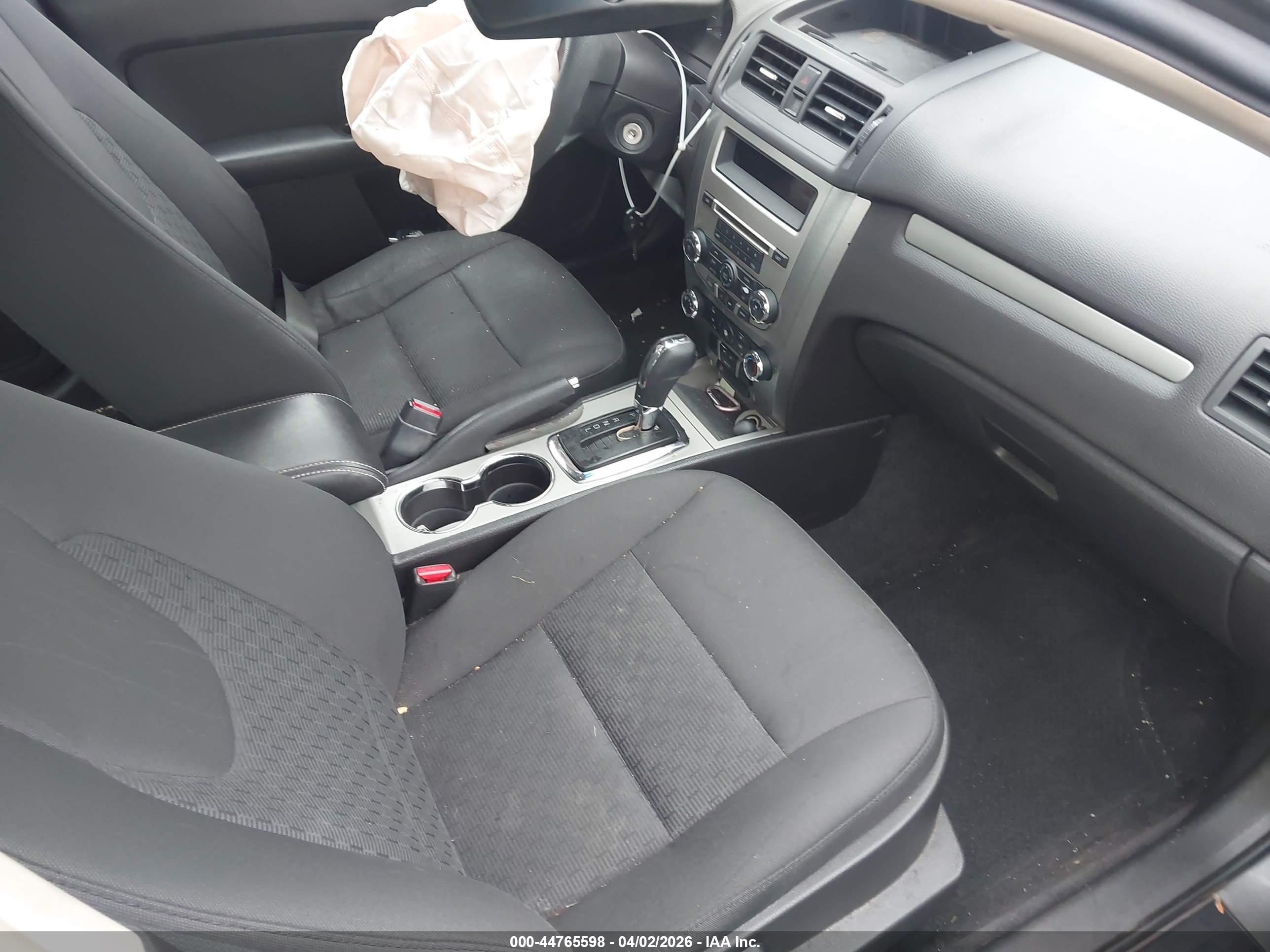 FORD FUSION image 5