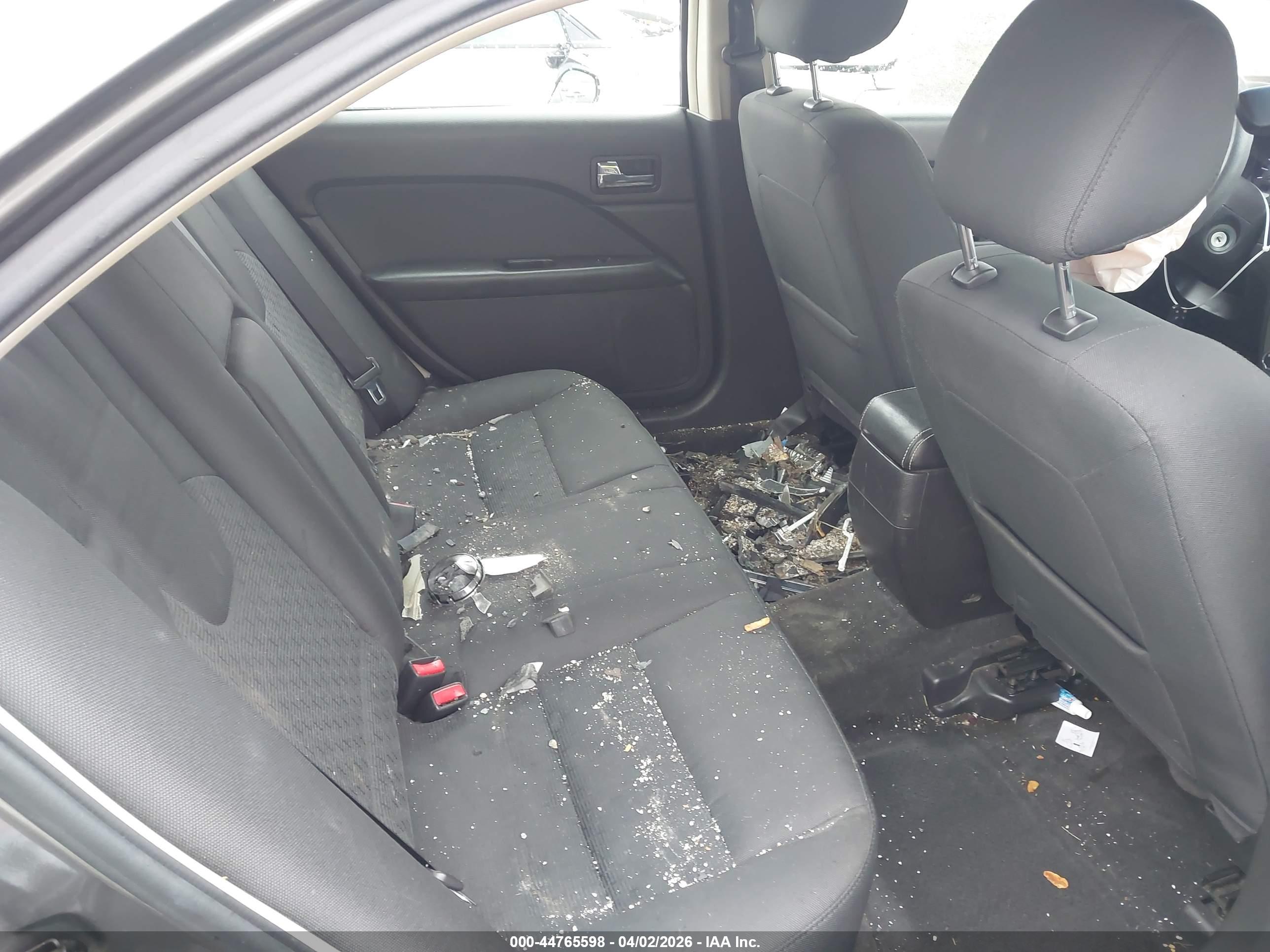 FORD FUSION image 8