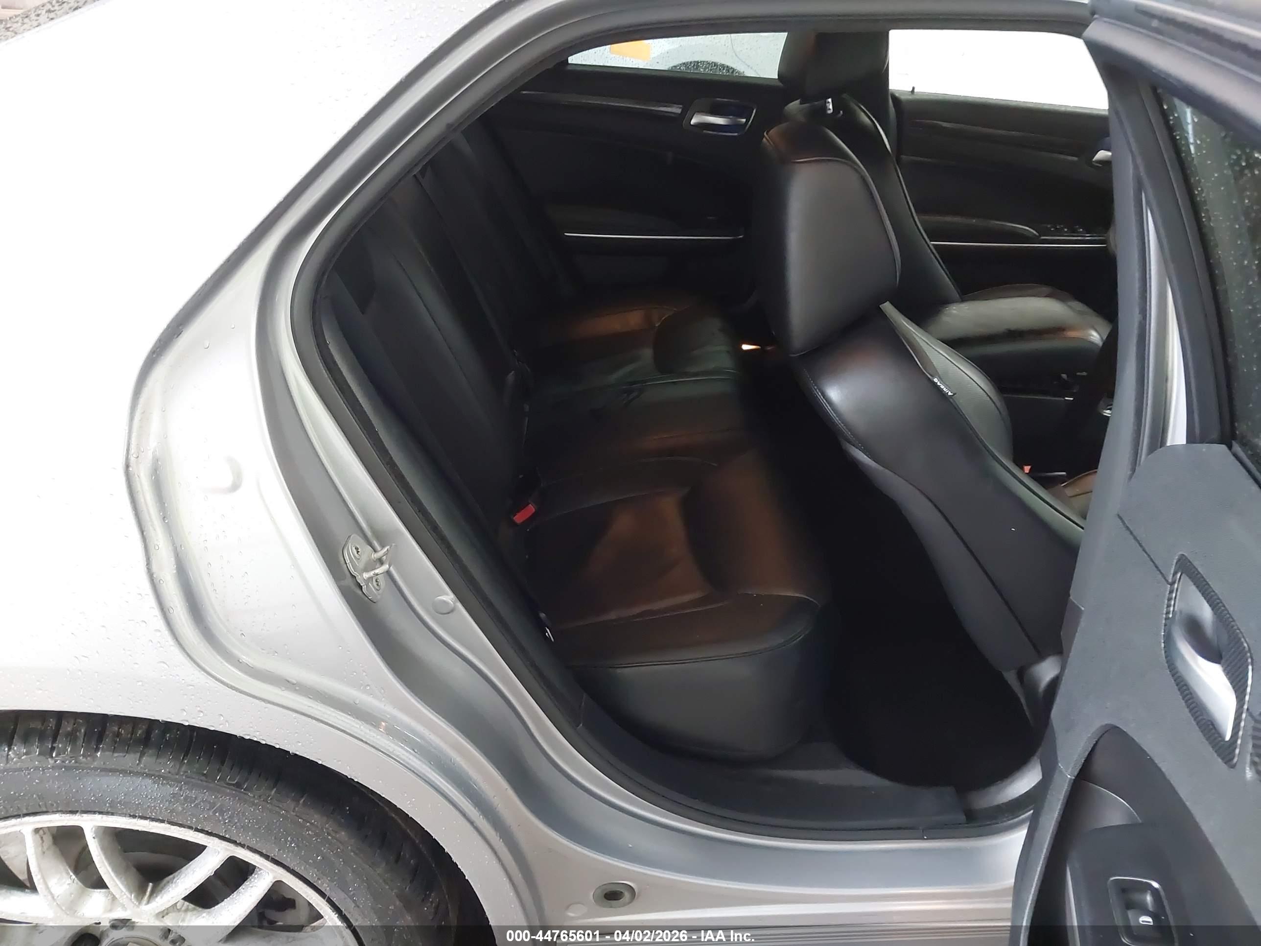 CHRYSLER 300C image 8