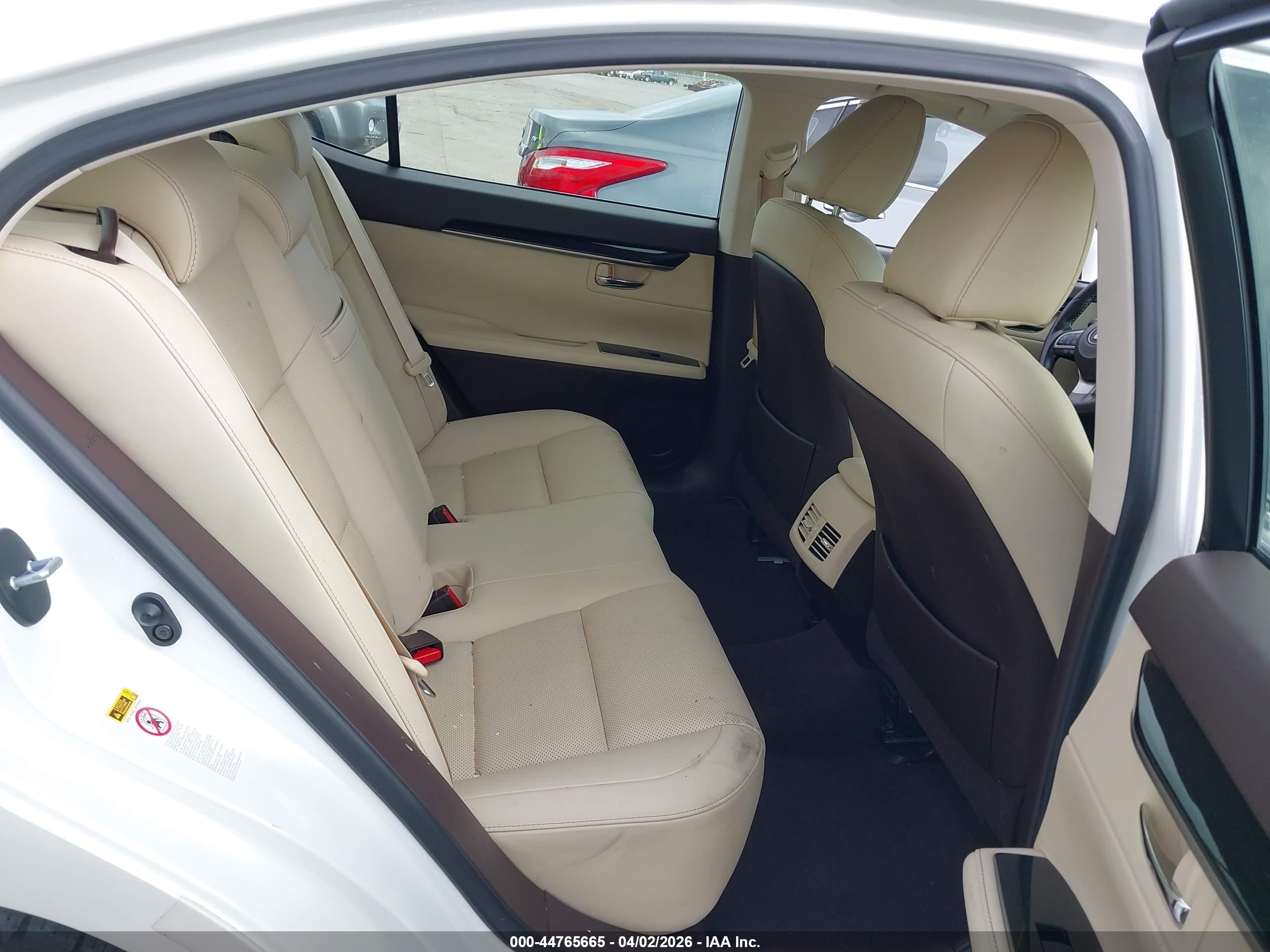 LEXUS ES image 8