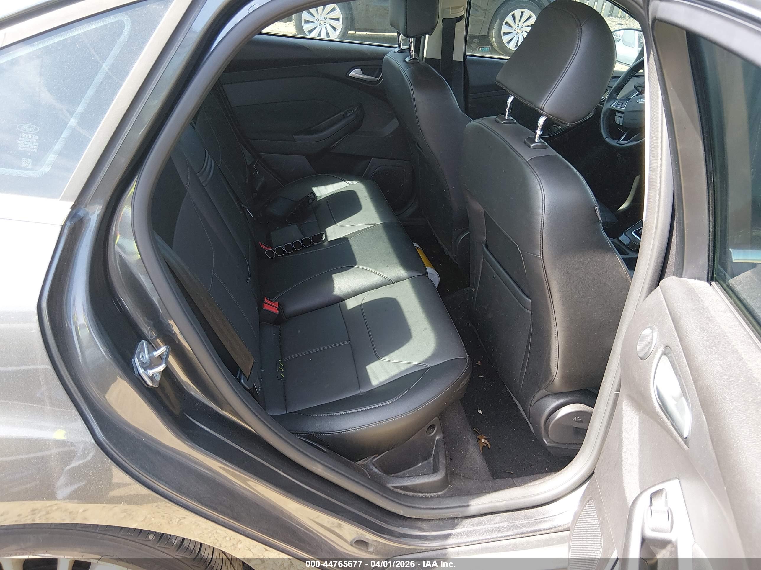 FORD FOCUS image 8