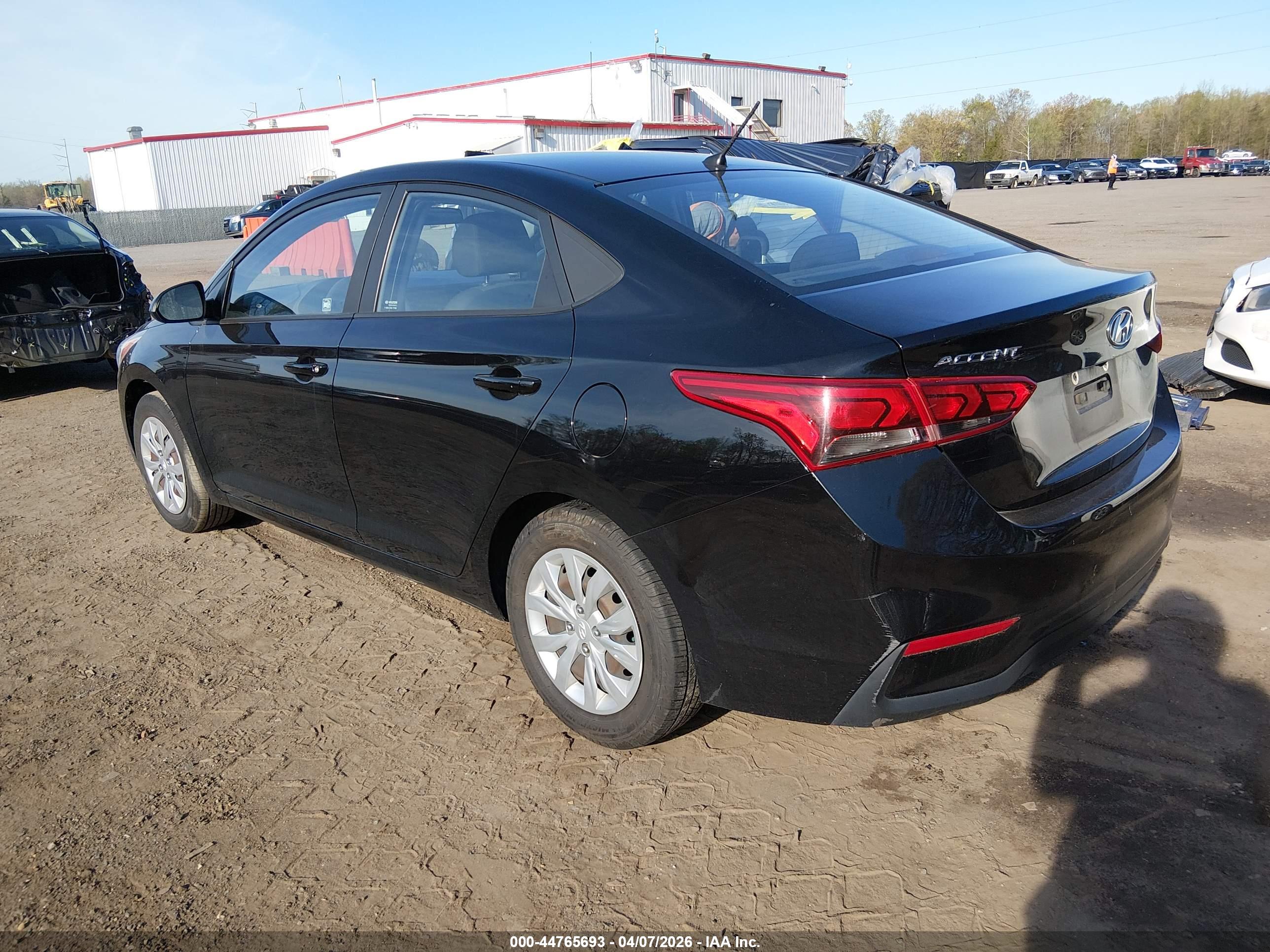 HYUNDAI ACCENT image 3