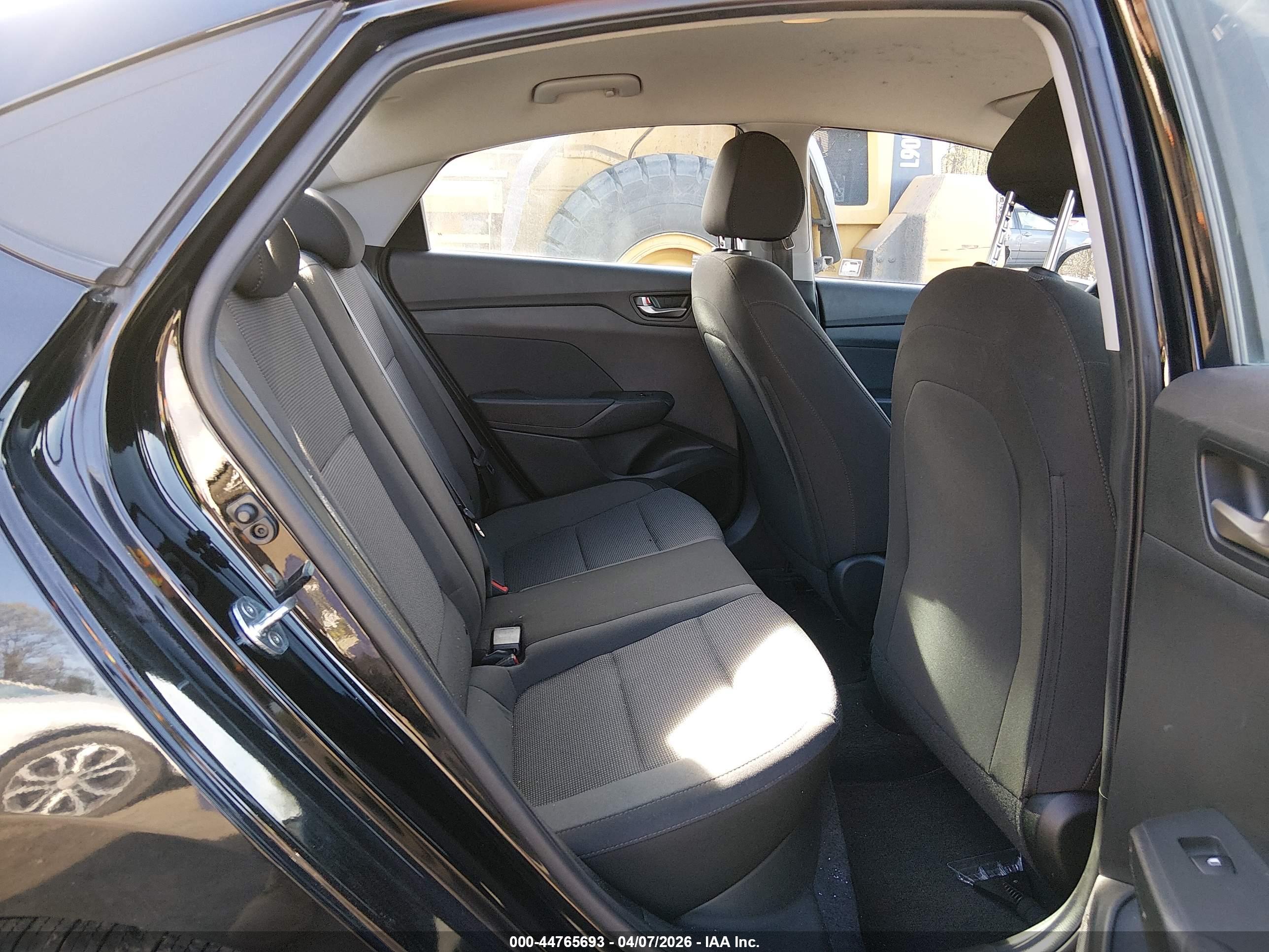 HYUNDAI ACCENT image 8
