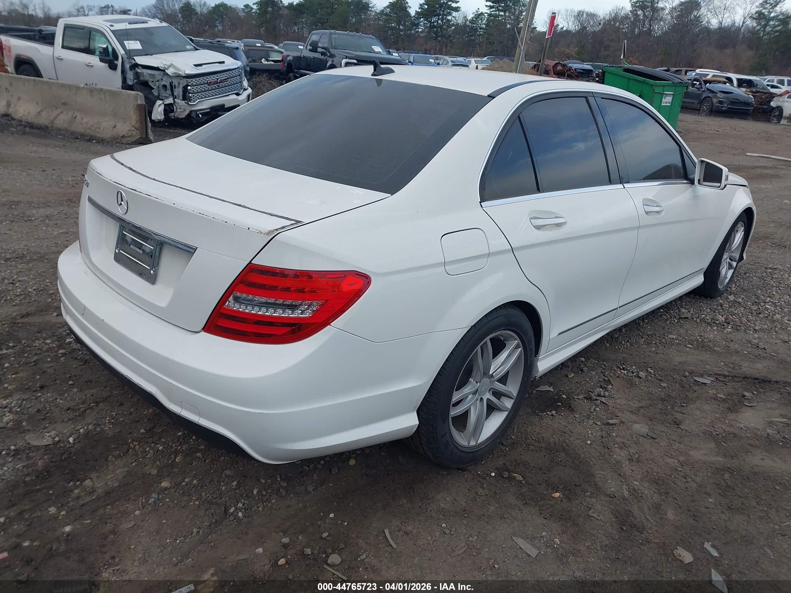 MERCEDES-BENZ C-CLASS image 4