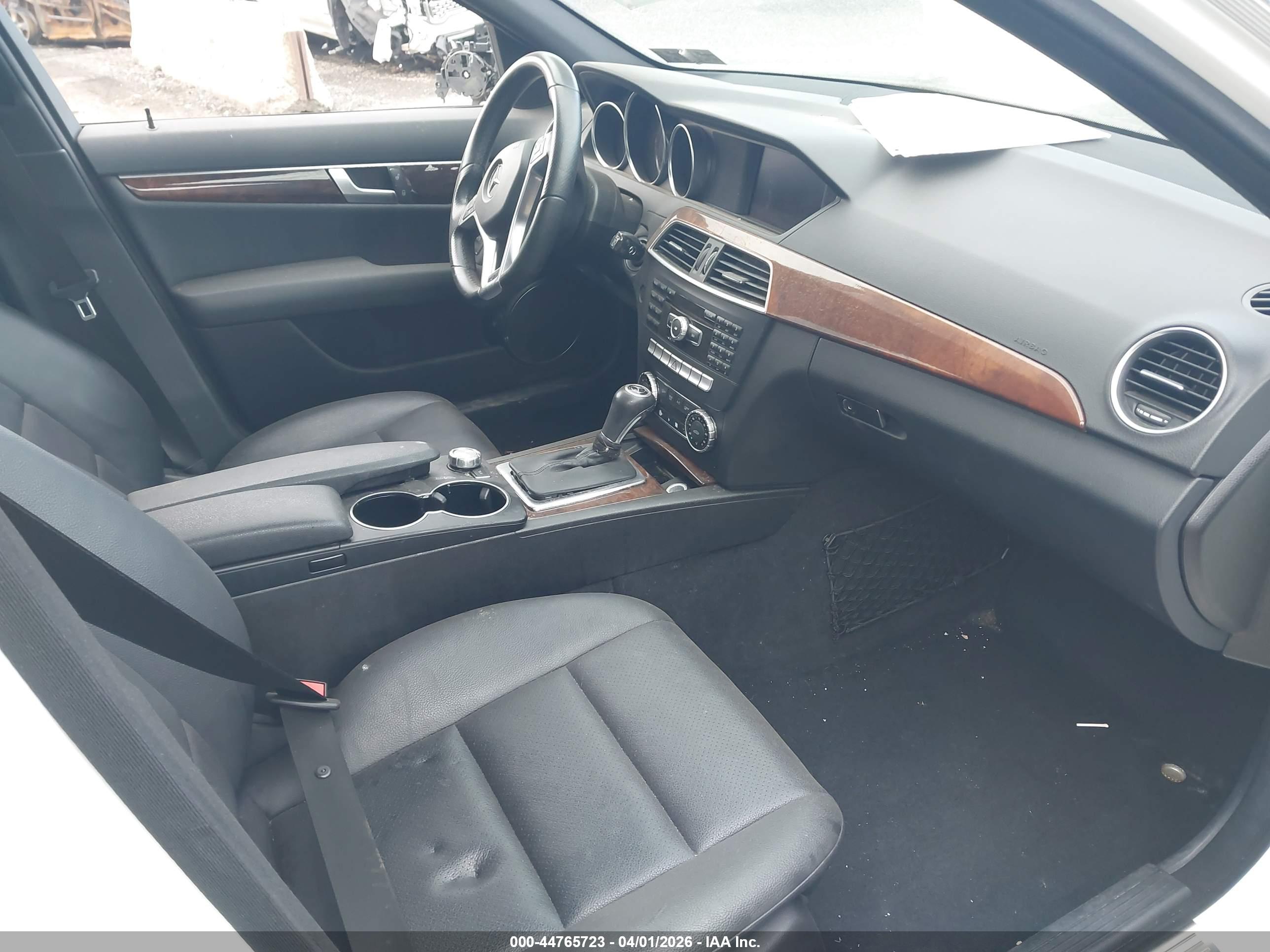 MERCEDES-BENZ C-CLASS image 5