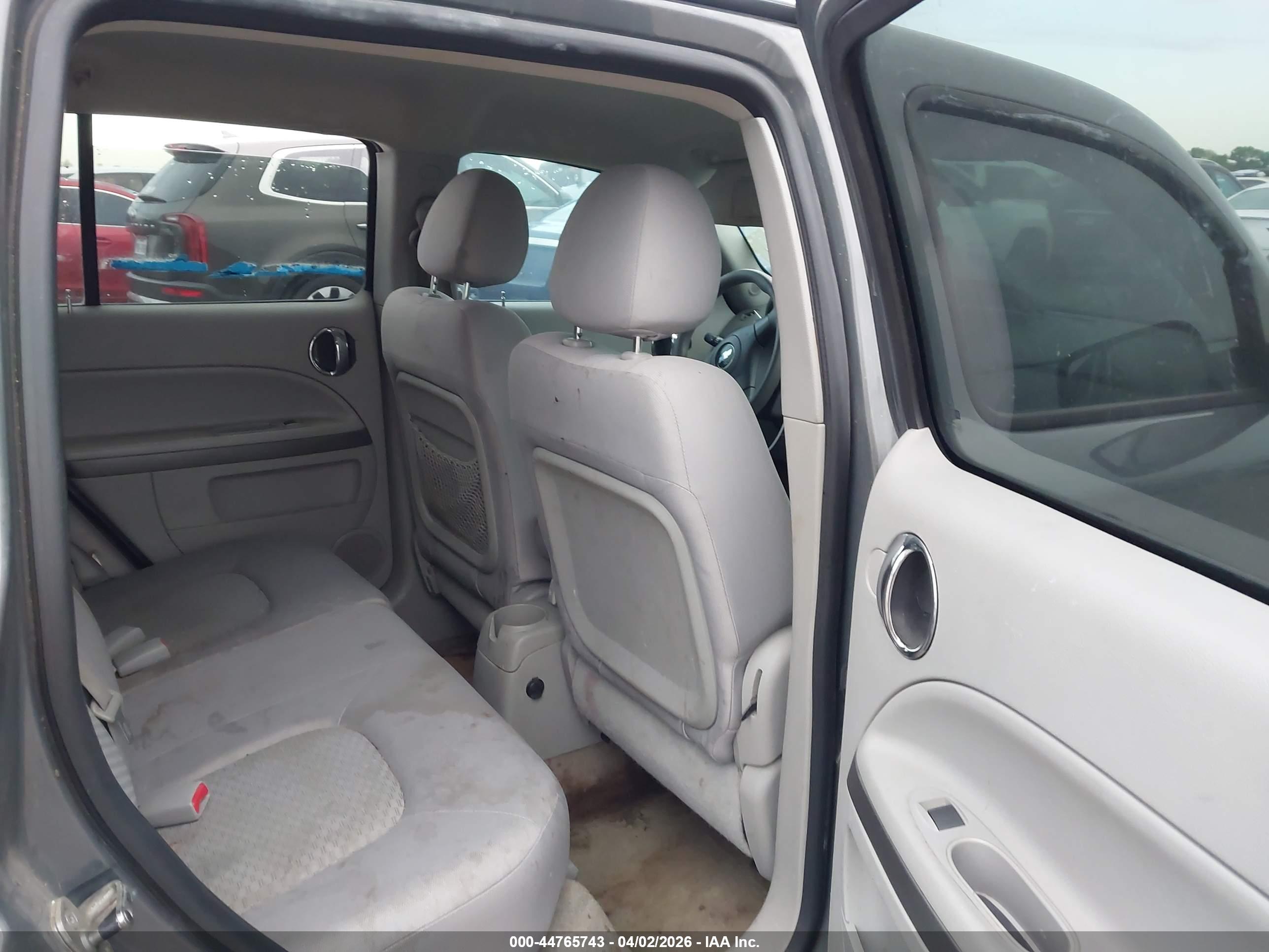CHEVROLET HHR image 8