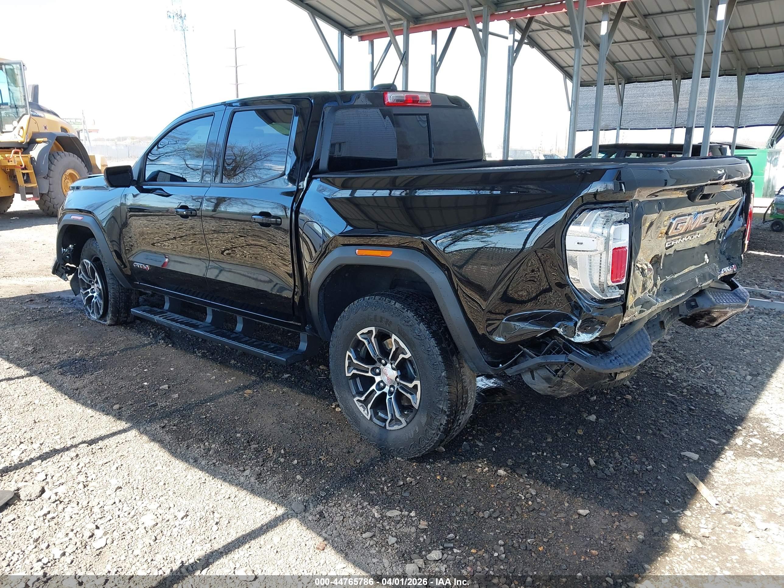 GMC CANYON image 3