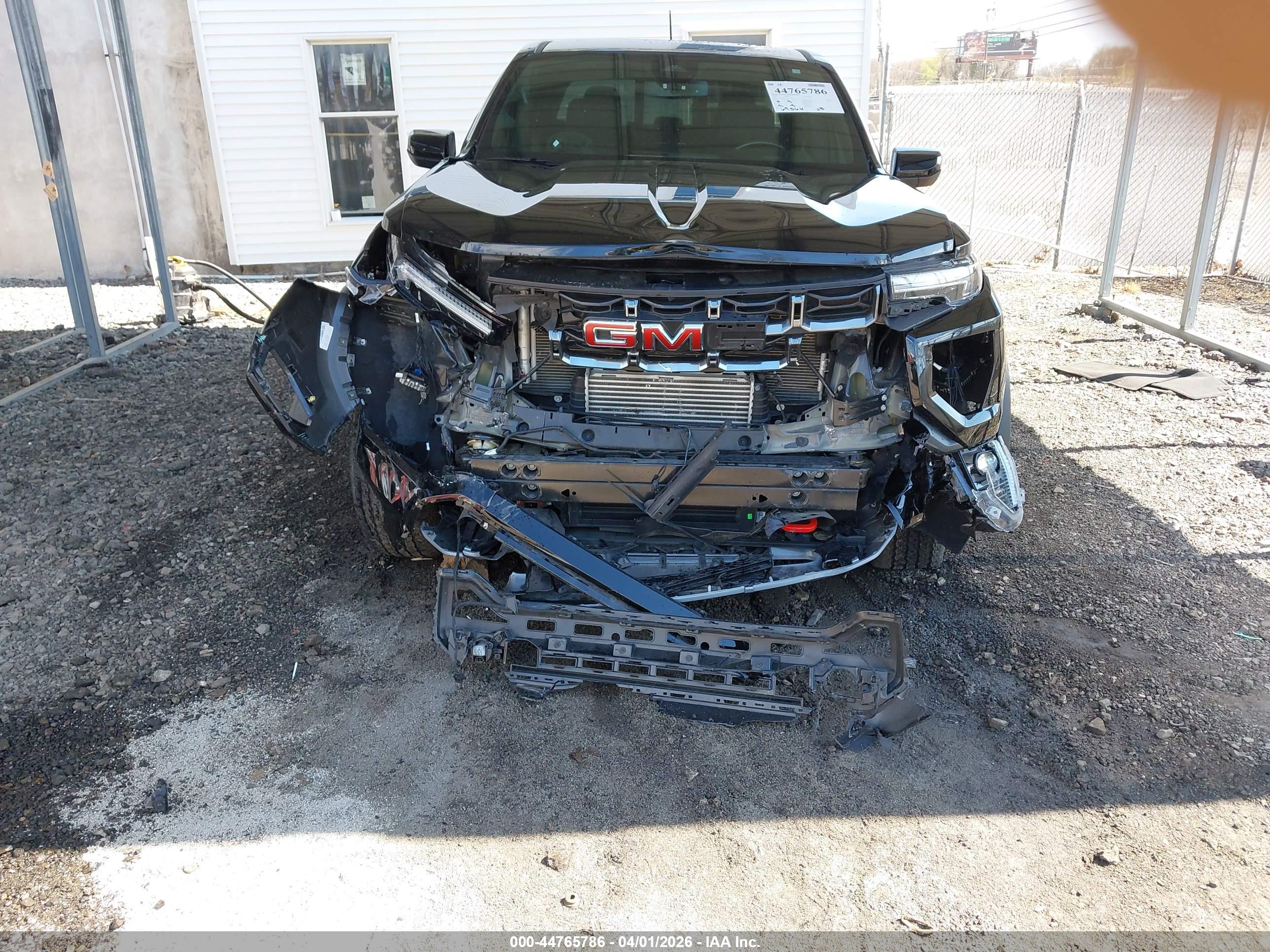 GMC CANYON image 6
