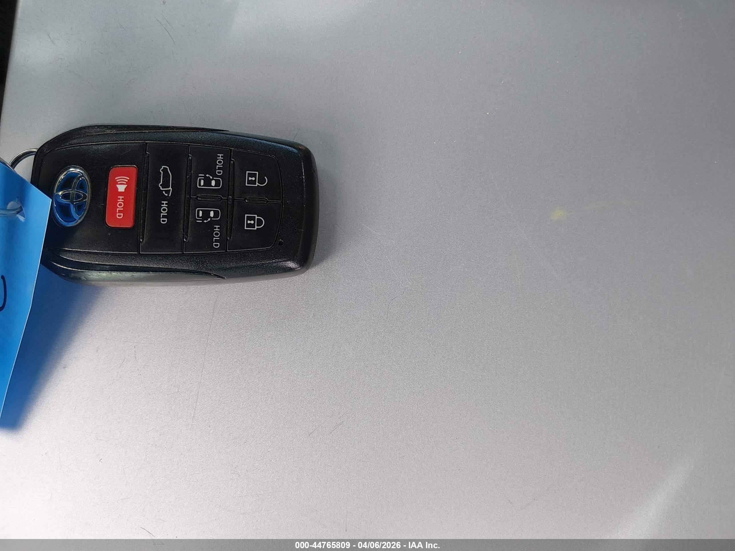 TOYOTA SIENNA image 11