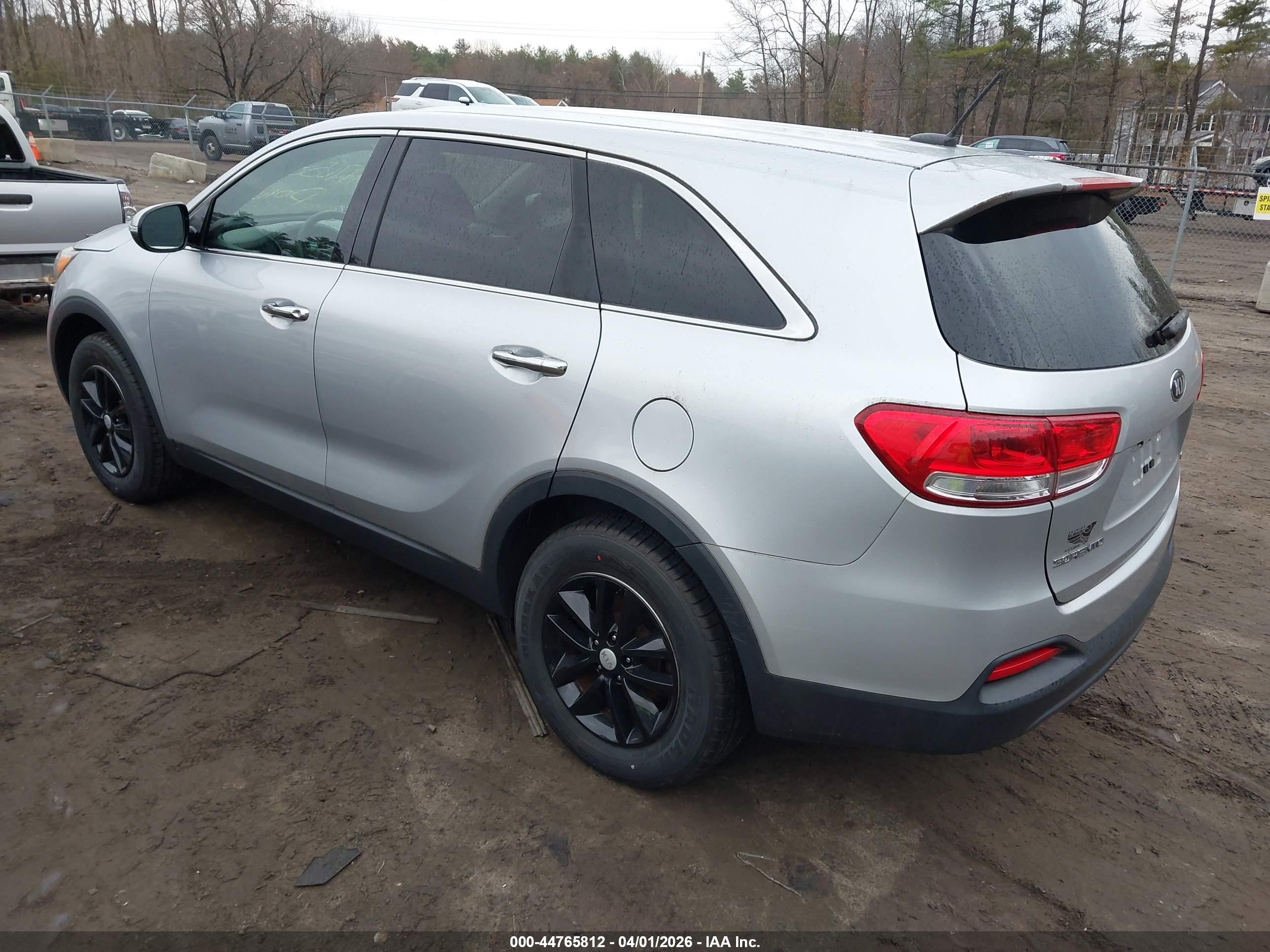 KIA SORENTO image 3