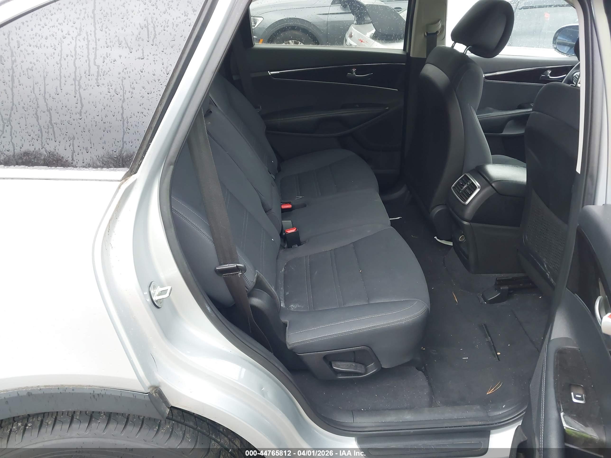 KIA SORENTO image 8