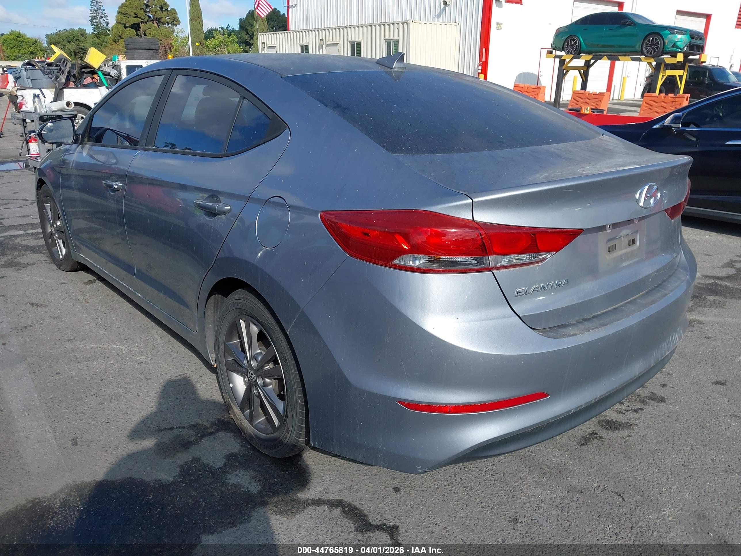 HYUNDAI ELANTRA image 3