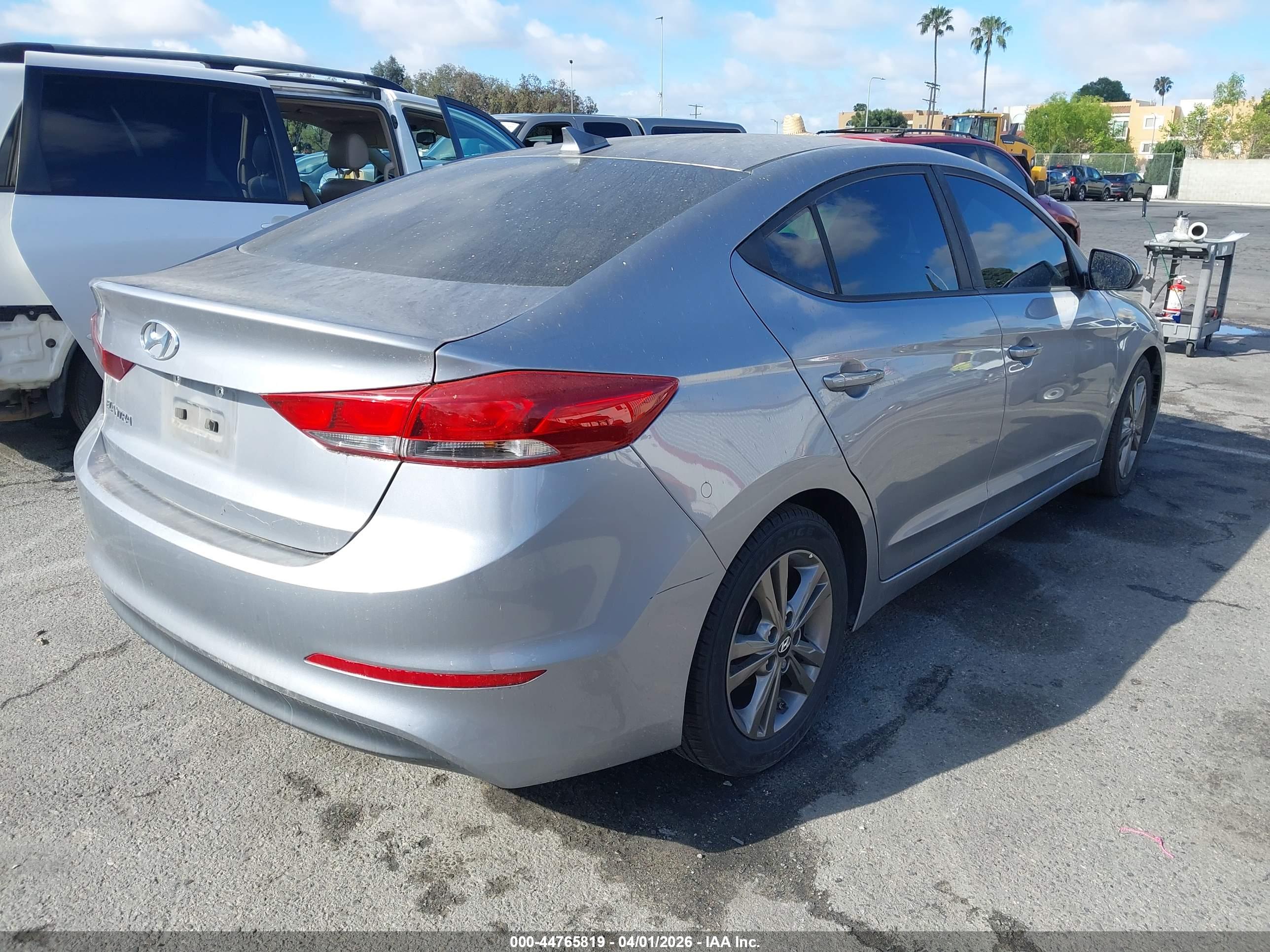 HYUNDAI ELANTRA image 4