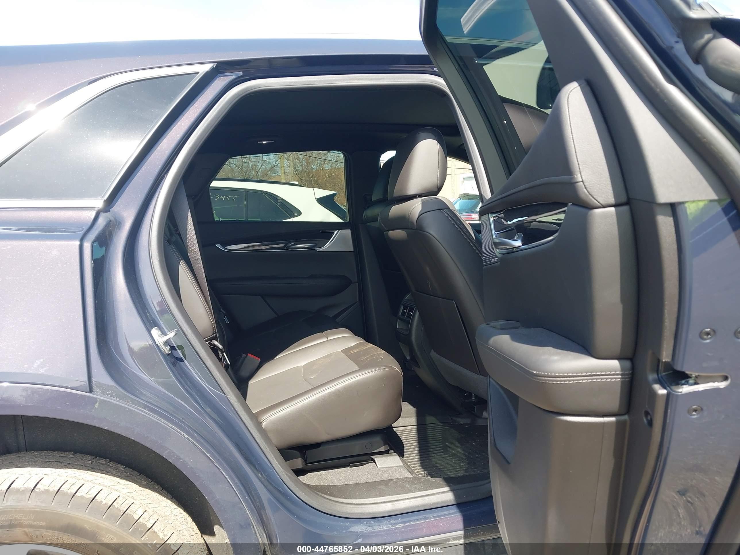 CADILLAC XT5 image 8