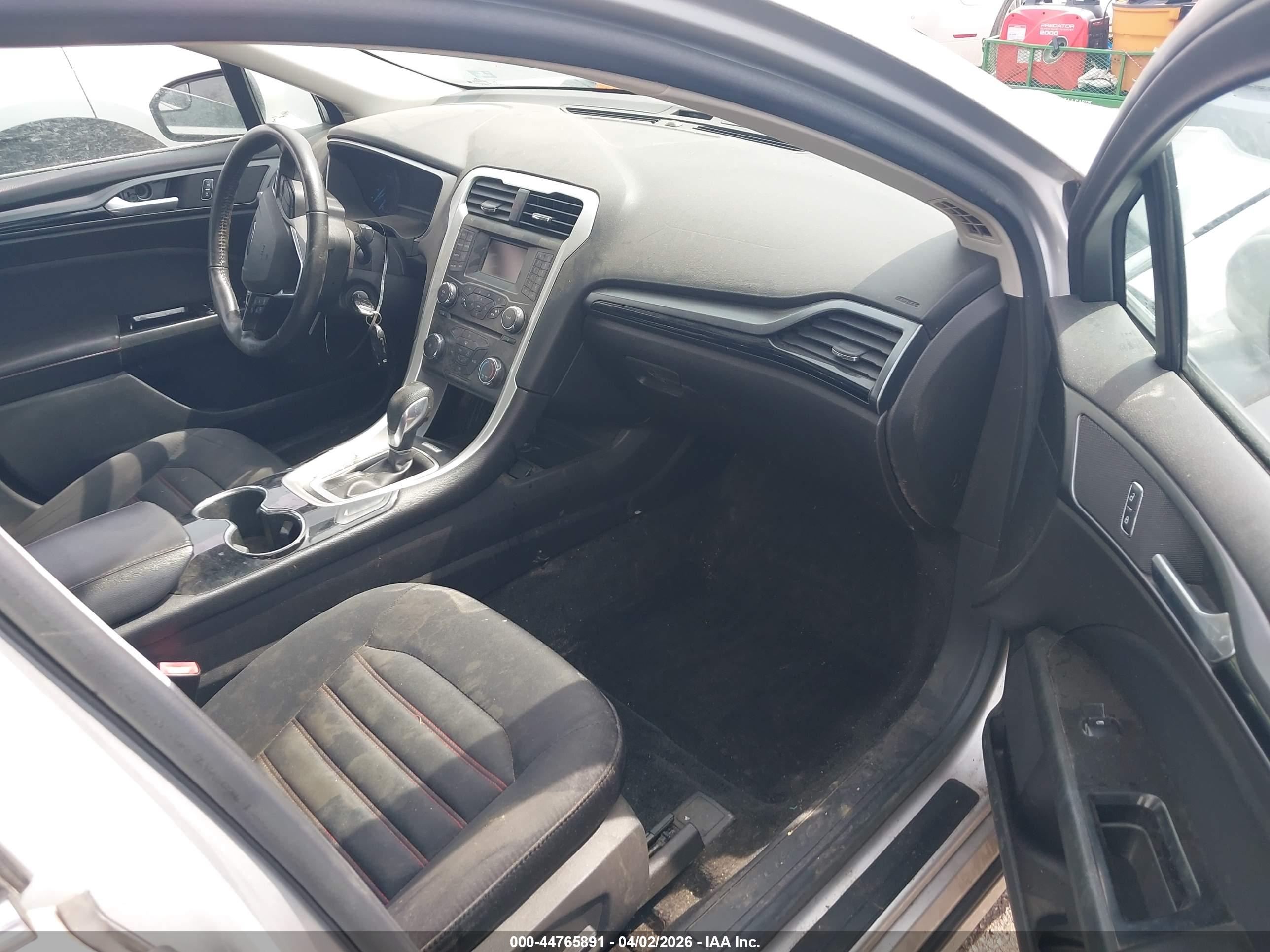 FORD FUSION image 5