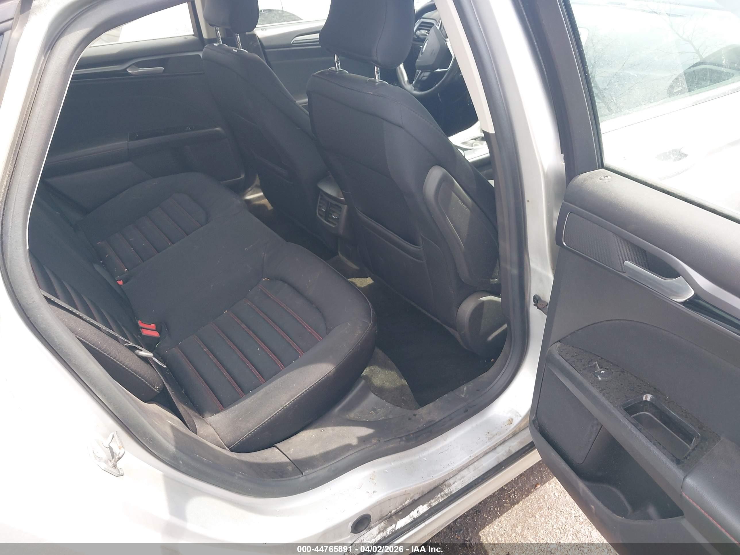 FORD FUSION image 8