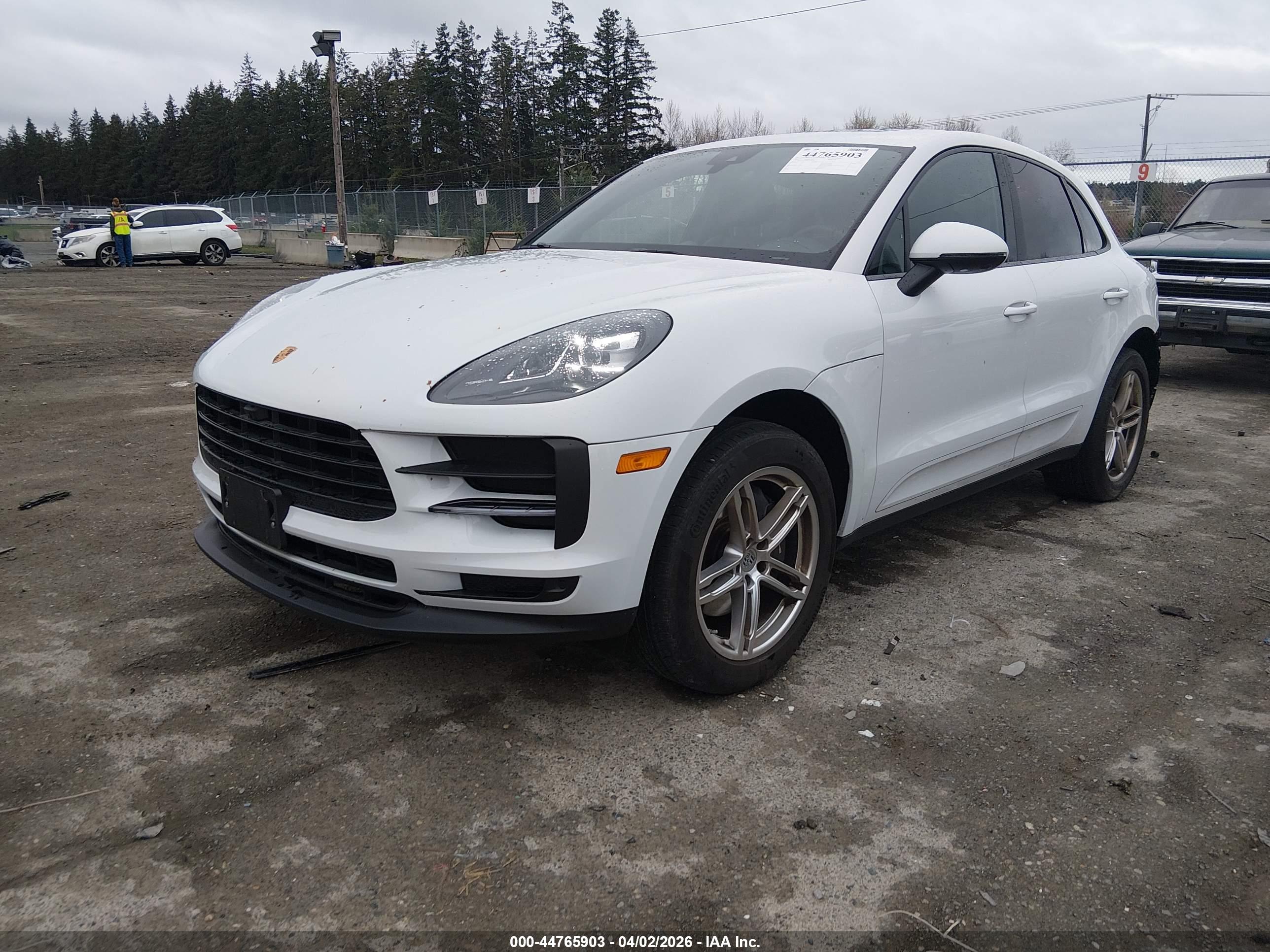 PORSCHE MACAN image 2