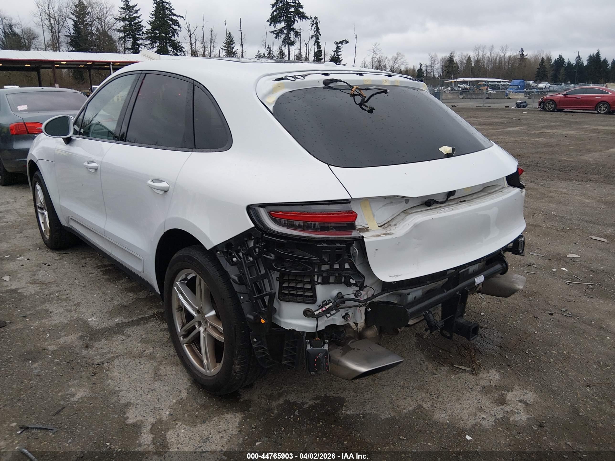 PORSCHE MACAN image 3