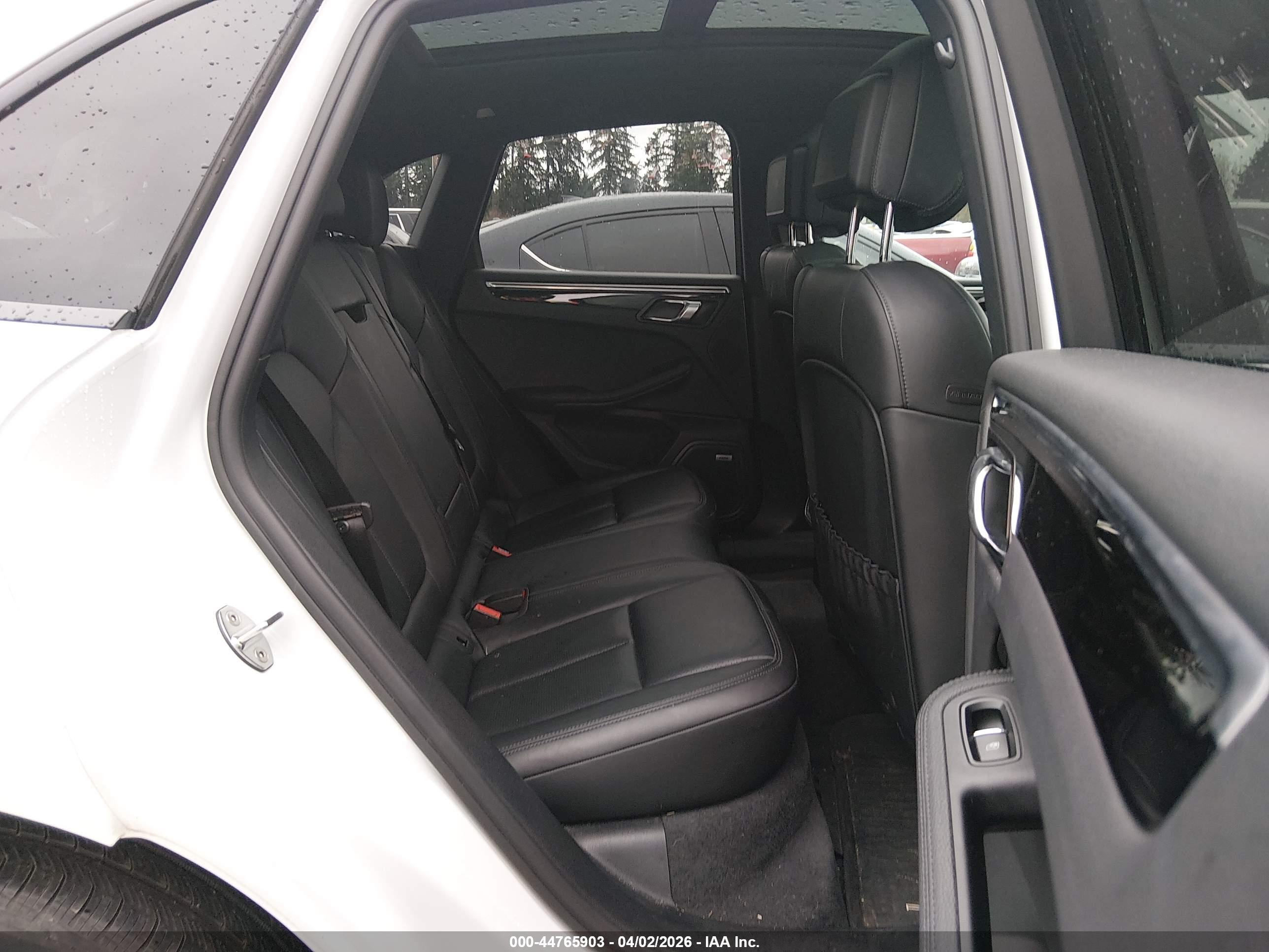 PORSCHE MACAN image 8