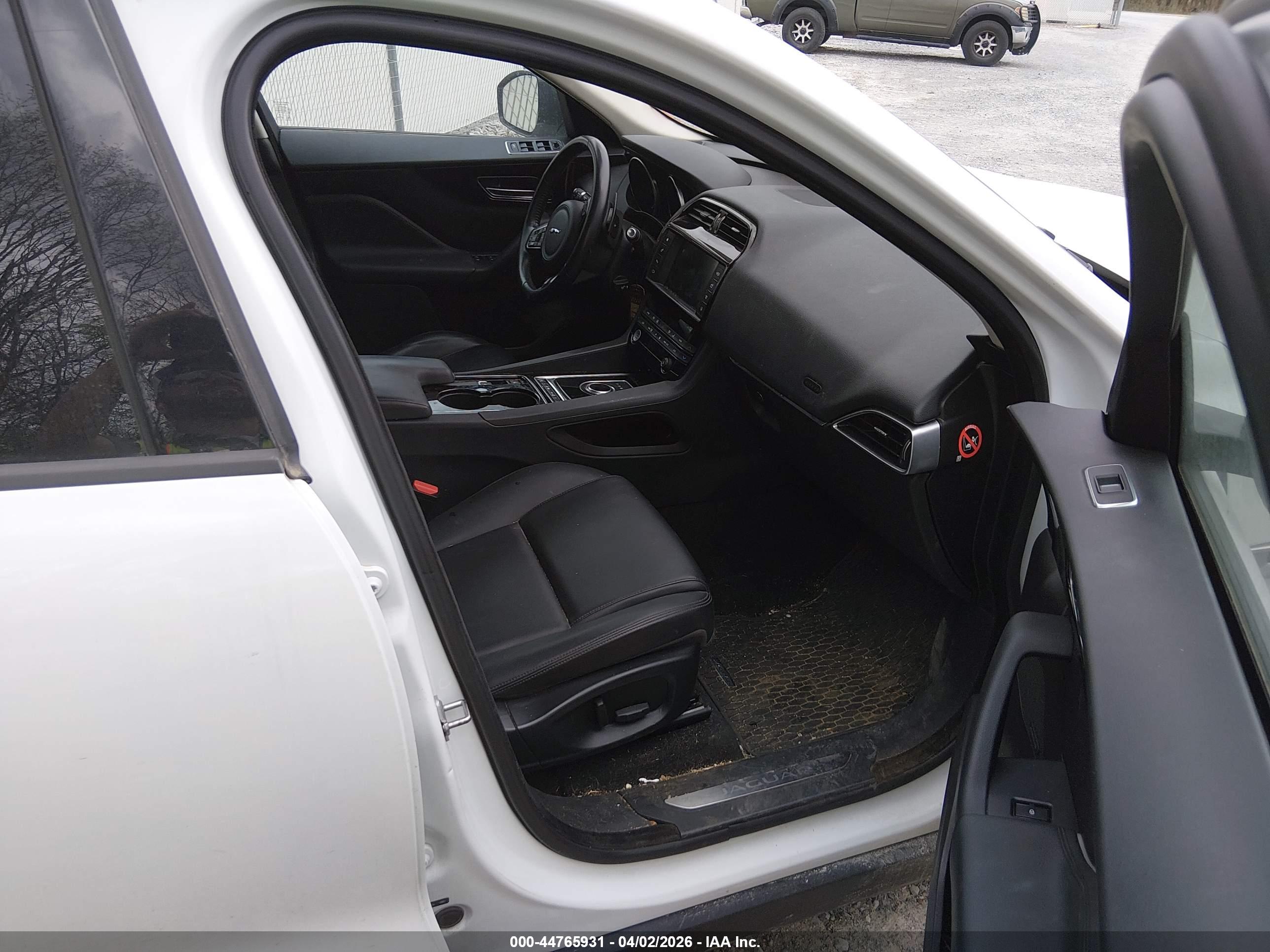 JAGUAR F-PACE image 5