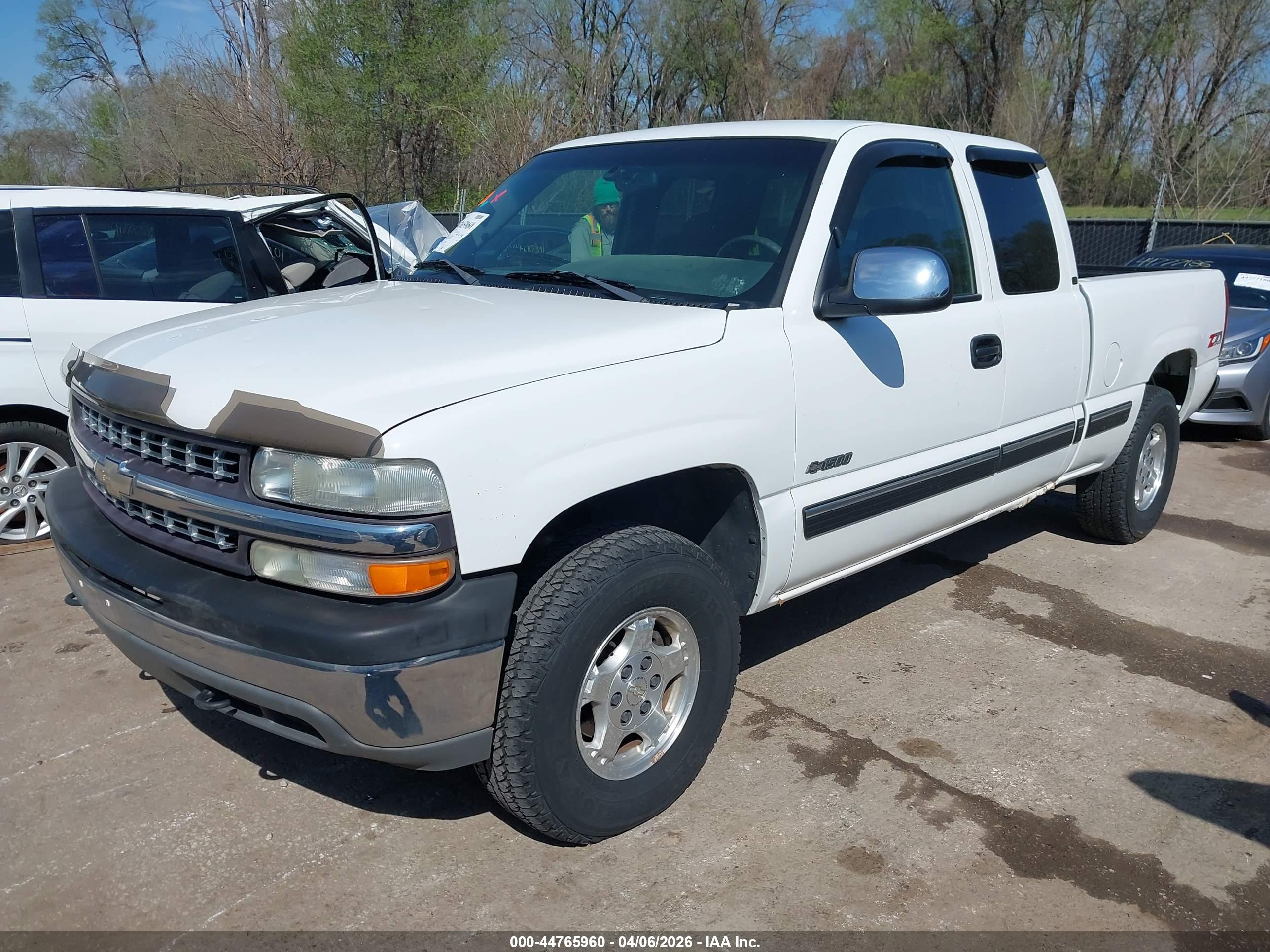 CHEVROLET SILVERADO image 2