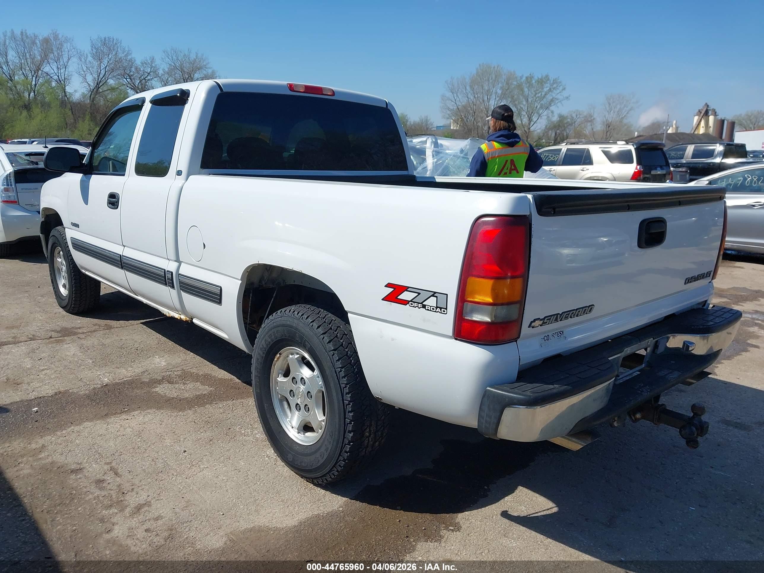 CHEVROLET SILVERADO image 3