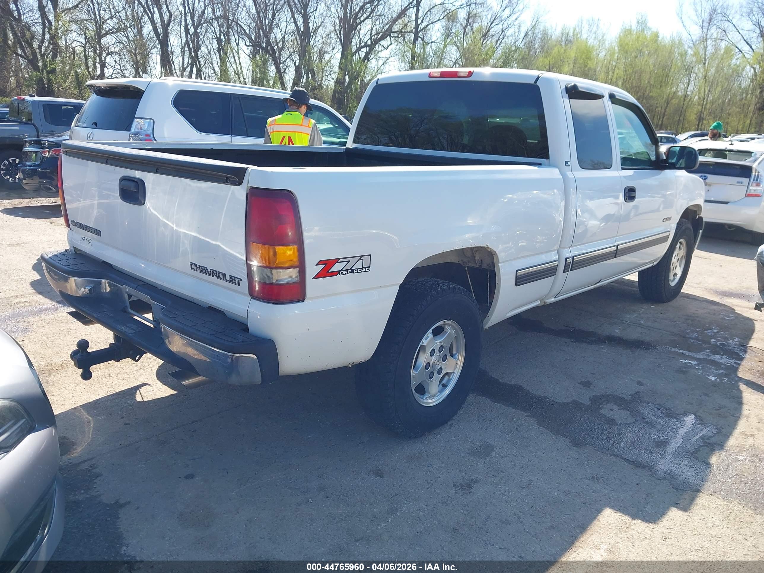 CHEVROLET SILVERADO image 4