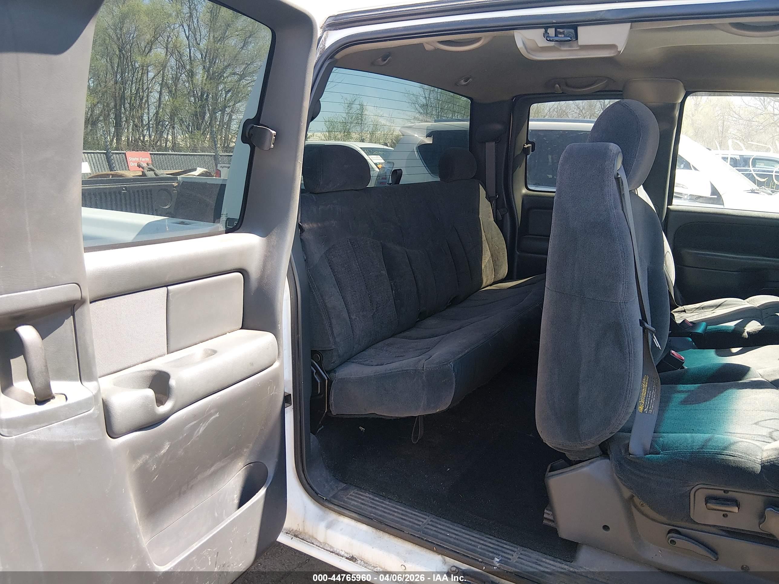 CHEVROLET SILVERADO image 8