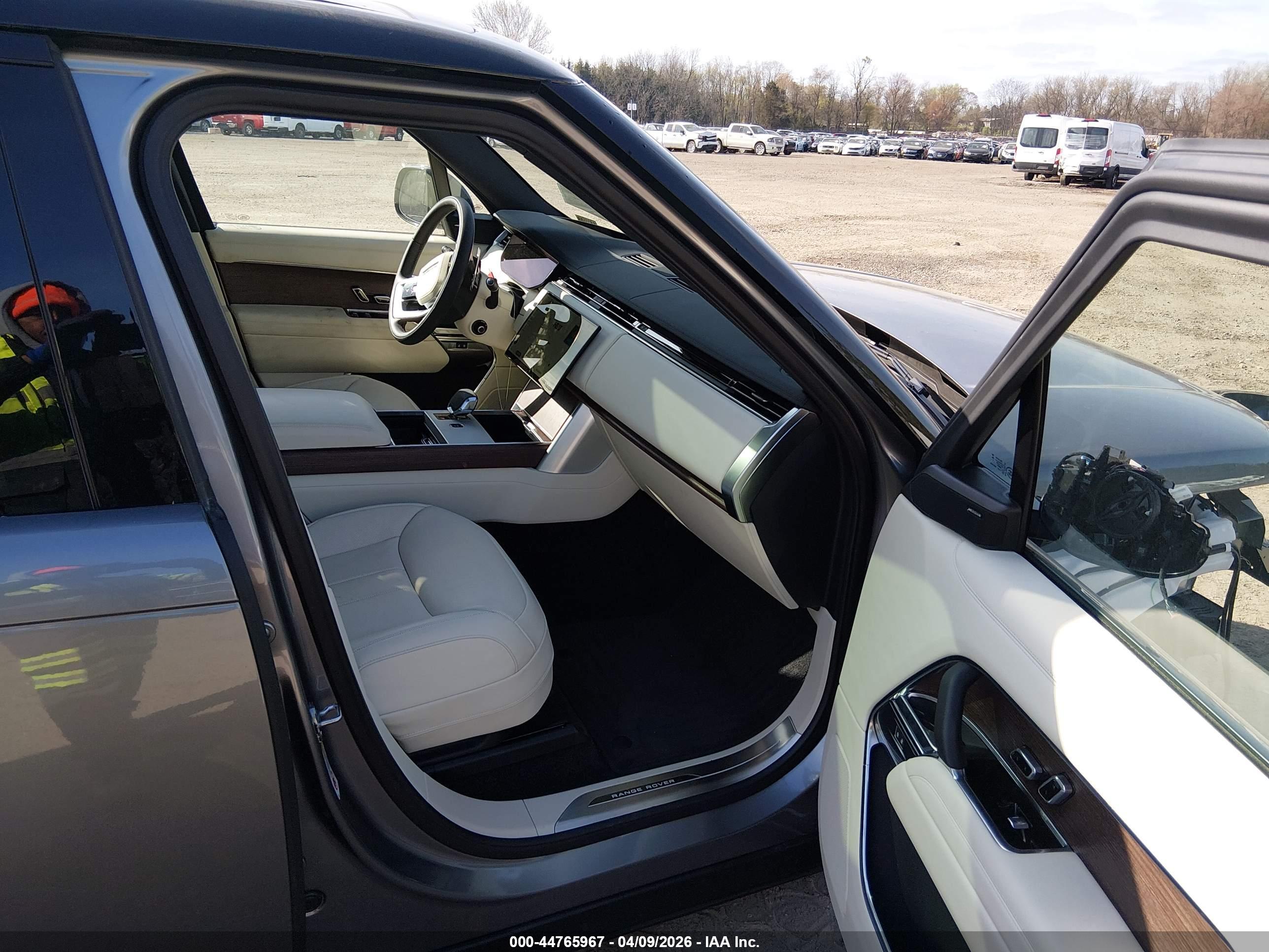LAND ROVER image 5