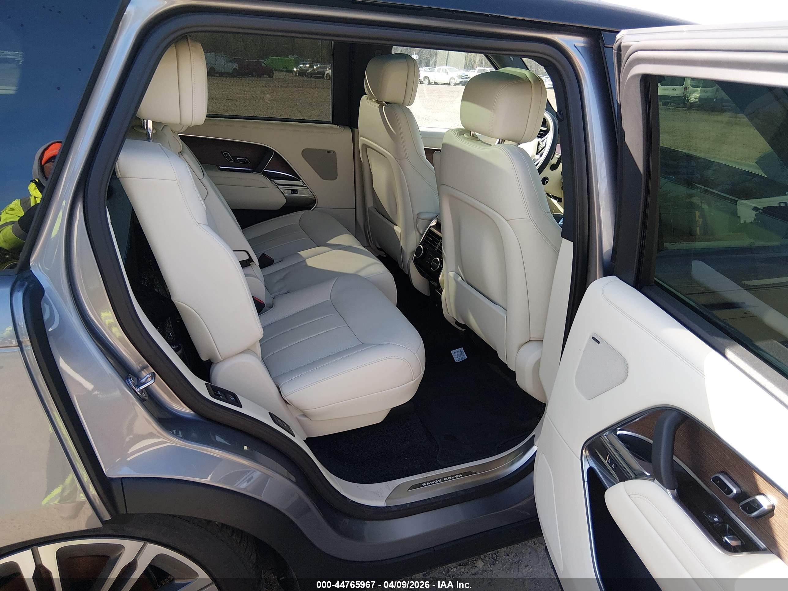 LAND ROVER image 8