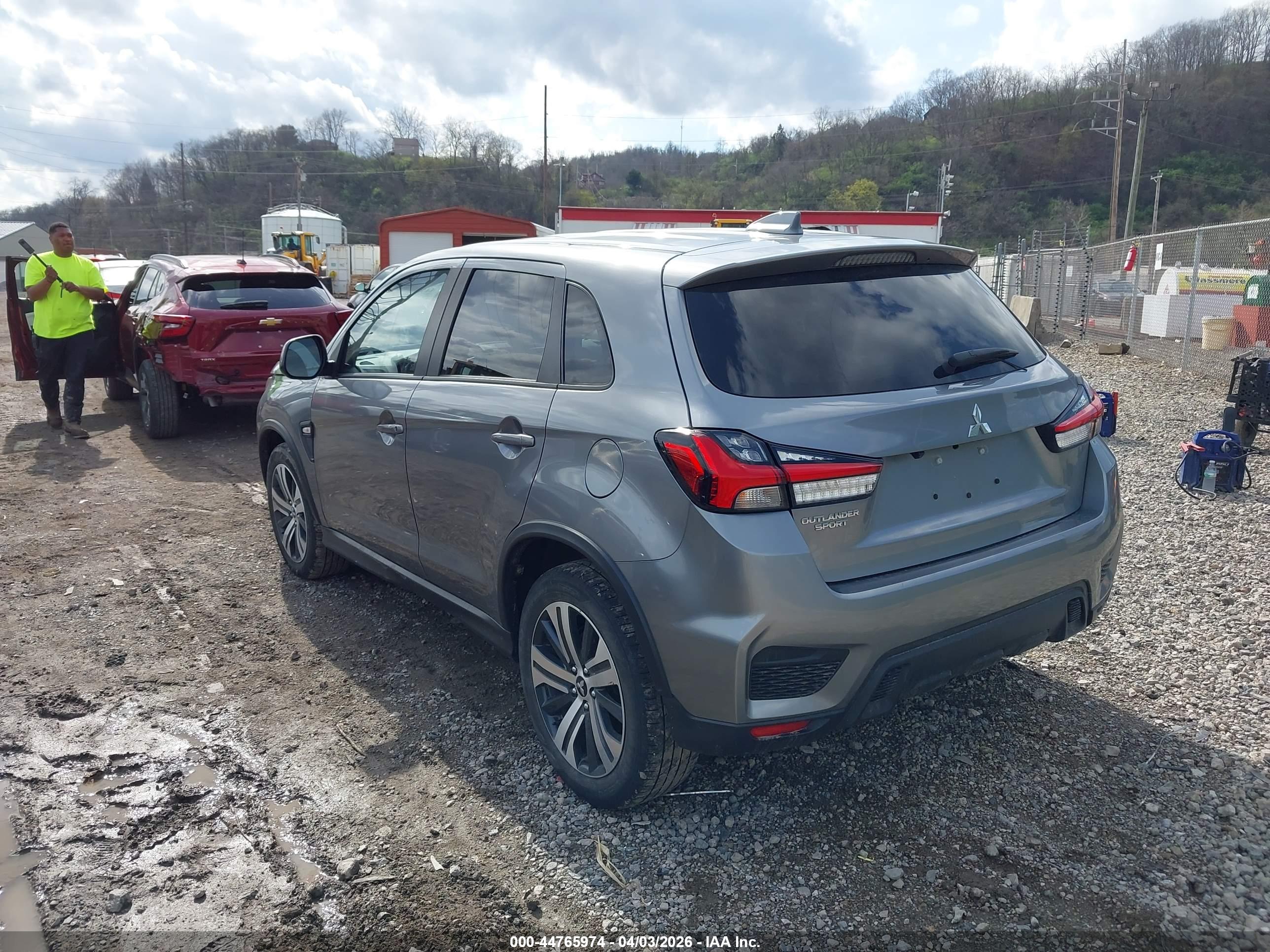 MITSUBISHI OUTLANDER image 3