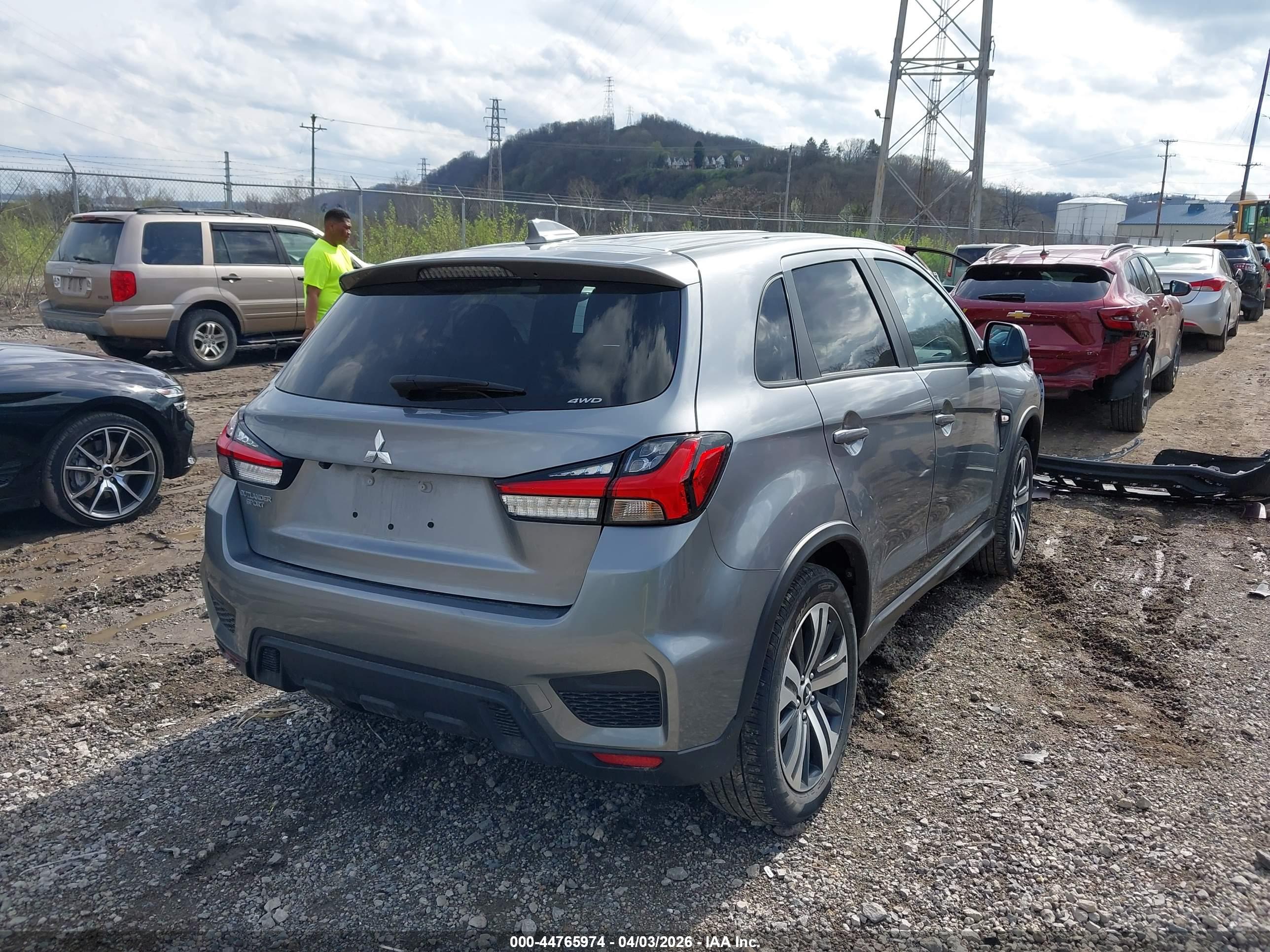 MITSUBISHI OUTLANDER image 4