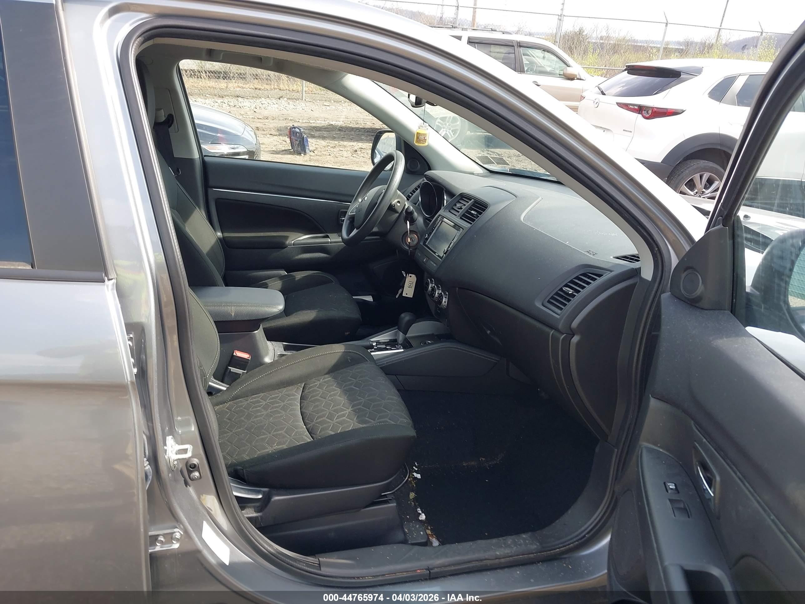 MITSUBISHI OUTLANDER image 5