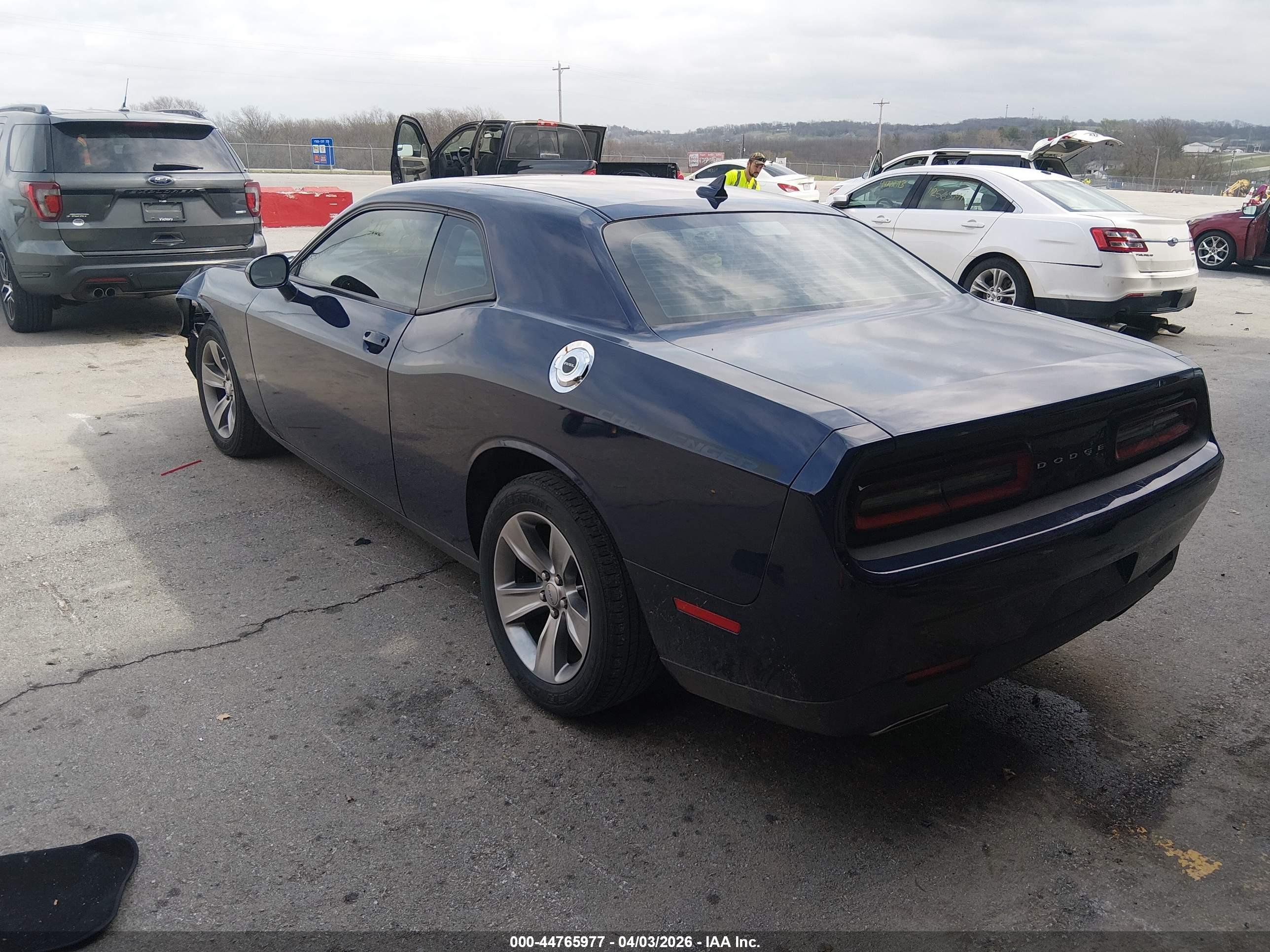 DODGE CHALLENGER image 3