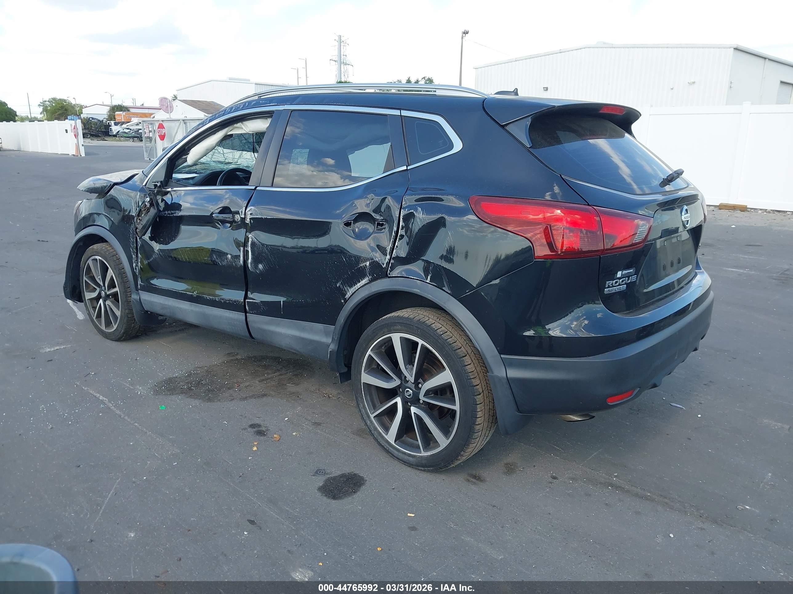 NISSAN ROGUE image 3